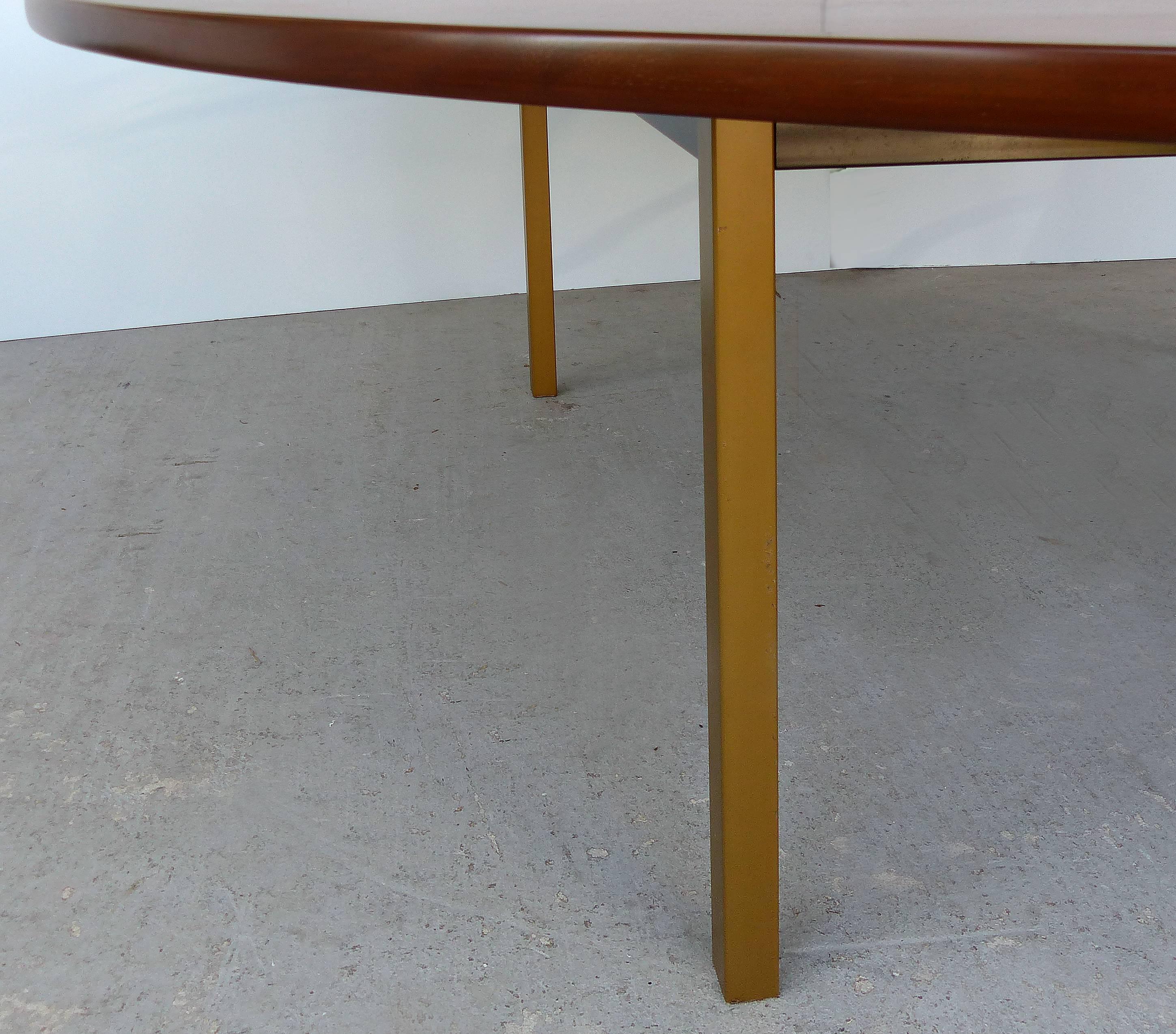 Dunbar Monumental Round Mid-century Rosewood Dining Table  In Good Condition In Miami, FL