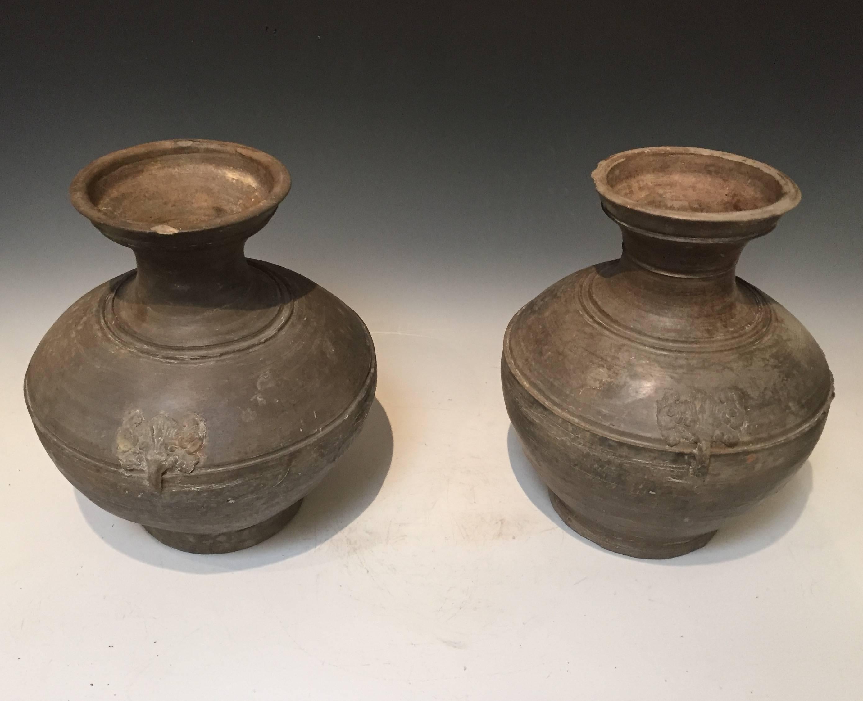 Pair of Antique Pottery Jars From The Han Dynasty In Good Condition In Los Angeles, CA