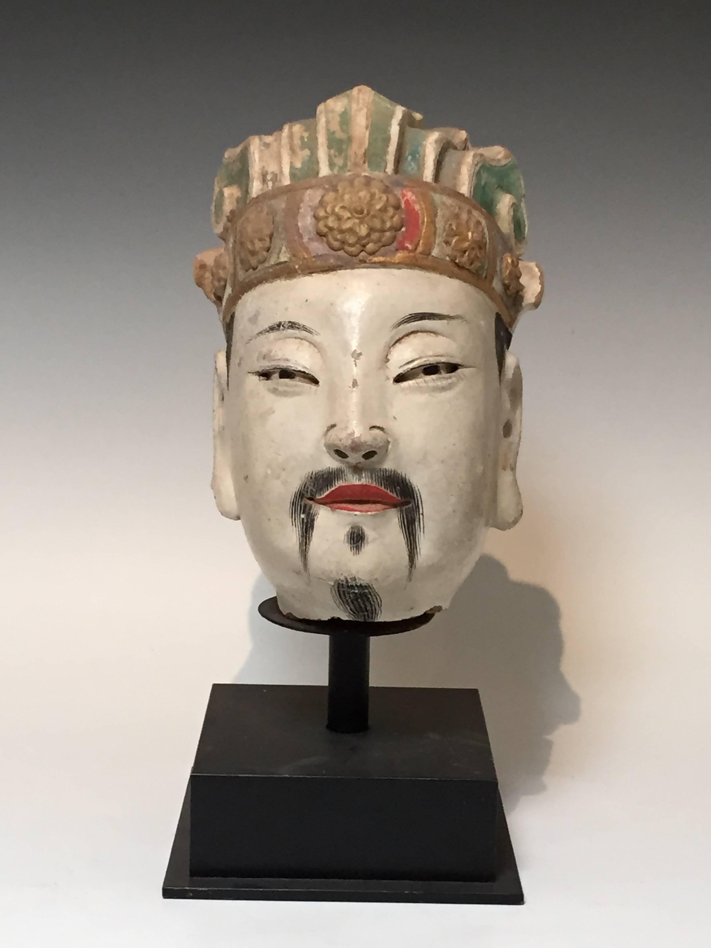15th Century Ming Dynasty Stucco Head of an Official In Good Condition For Sale In Los Angeles, CA