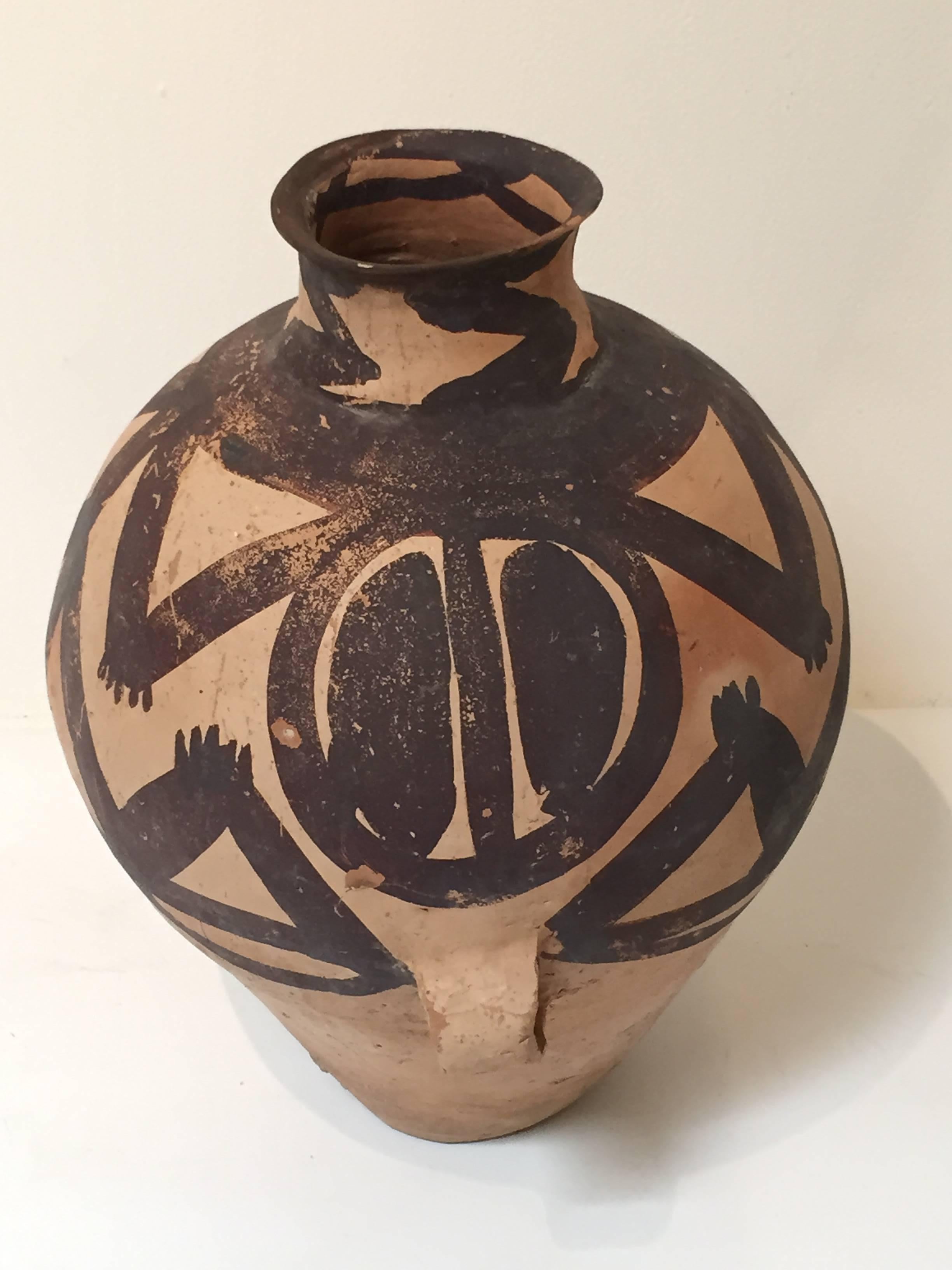 A Neolithic pot dating to the Majiayao culture, circa 2500 BC. Machang type.
All natural pigments with a frog pattern design.