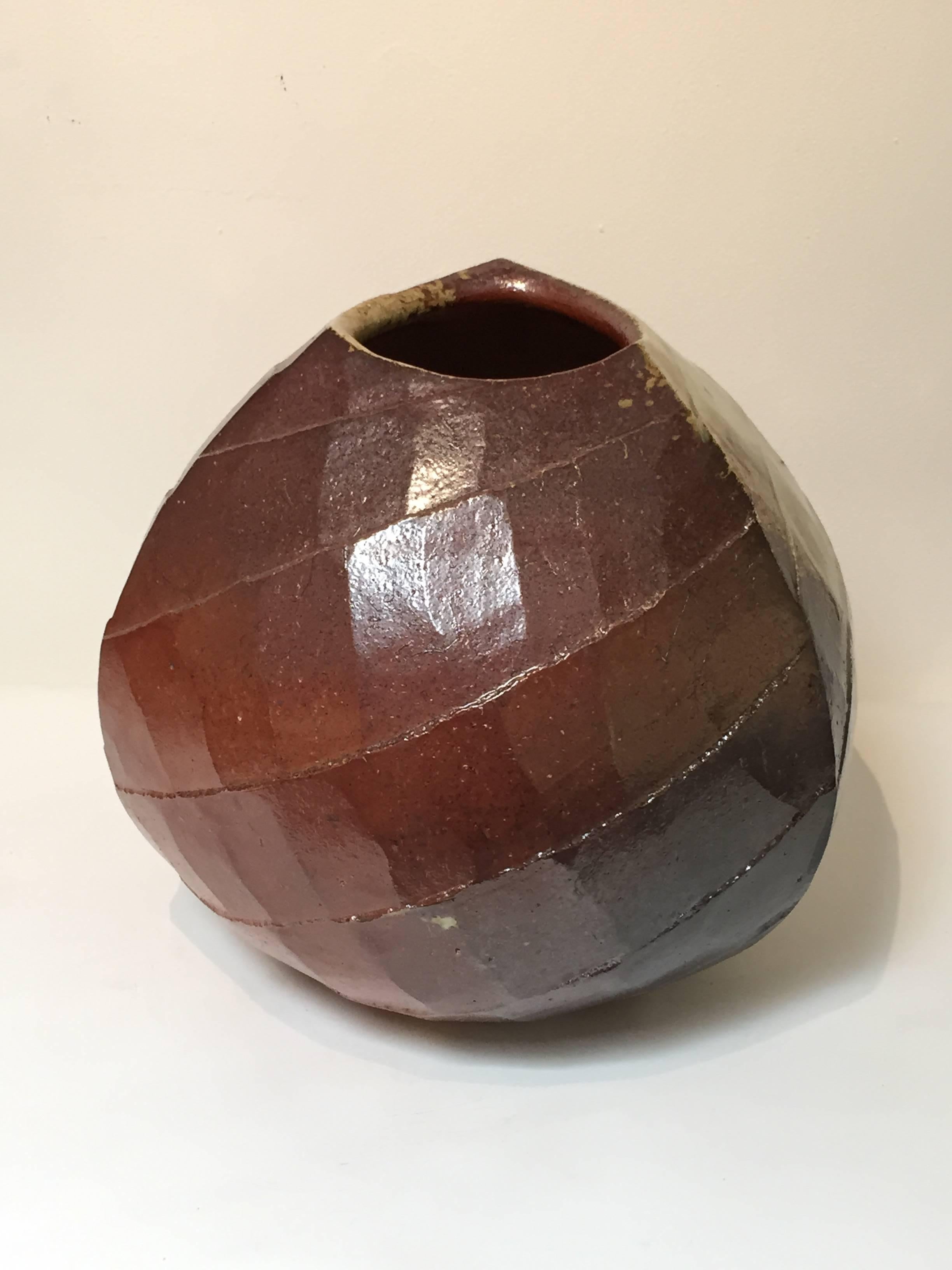 
A Rounded triangular vessel with diagonally faceted exterior.
Natural ash-glazed stoneware. 
Made by internationally known ceramic artist Nishihata Tadashi (born 1948 - ). He's received countless awards, and selected public collections are in many