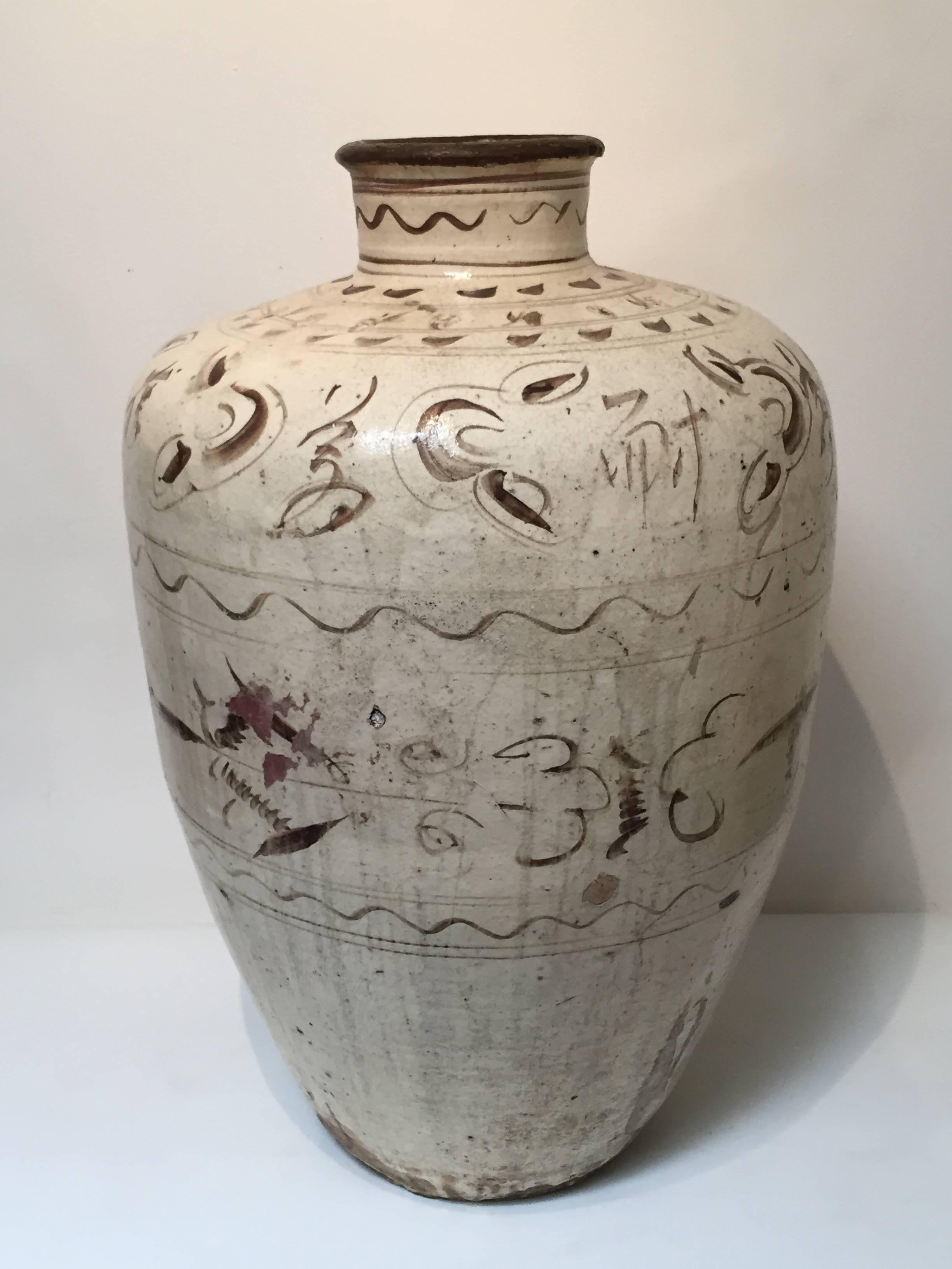 Large 14th Century Large Chinese Ceramic Wine Storage Jar In Good Condition In Los Angeles, CA