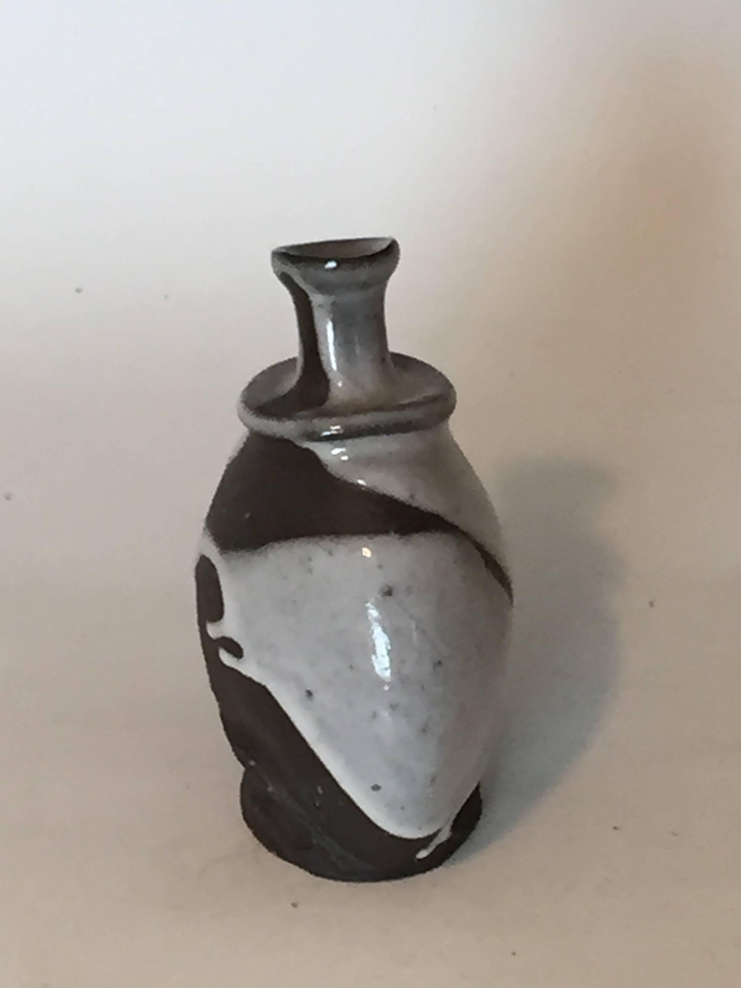 Contemporary Japanese Sake Bottle by Kakurezaki Ryuichi In Excellent Condition For Sale In Los Angeles, CA