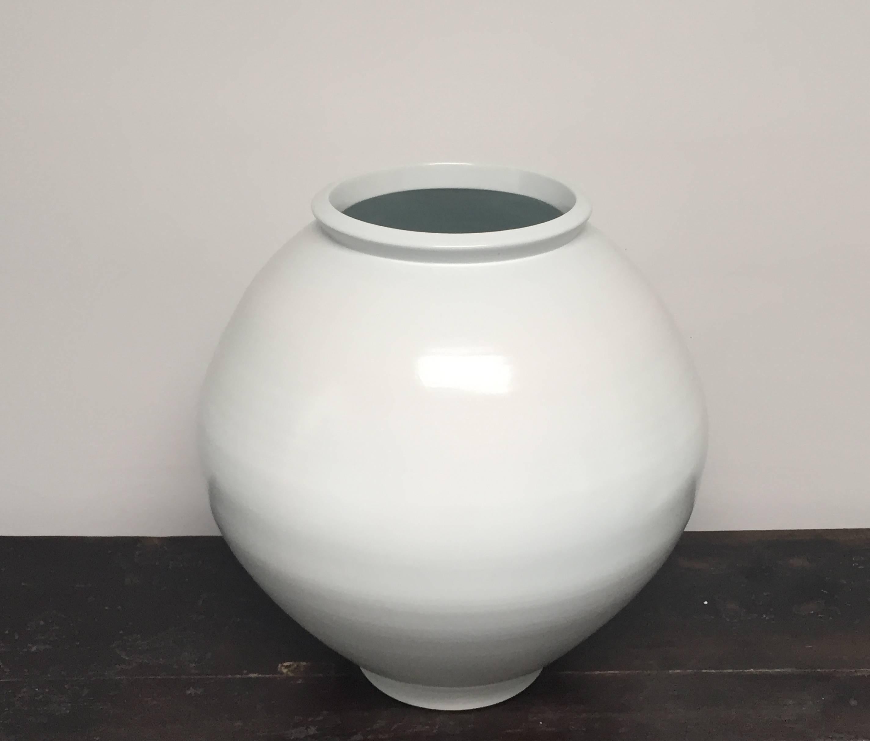 Pair of Large Contemporary Porcelain Moon Jars  3