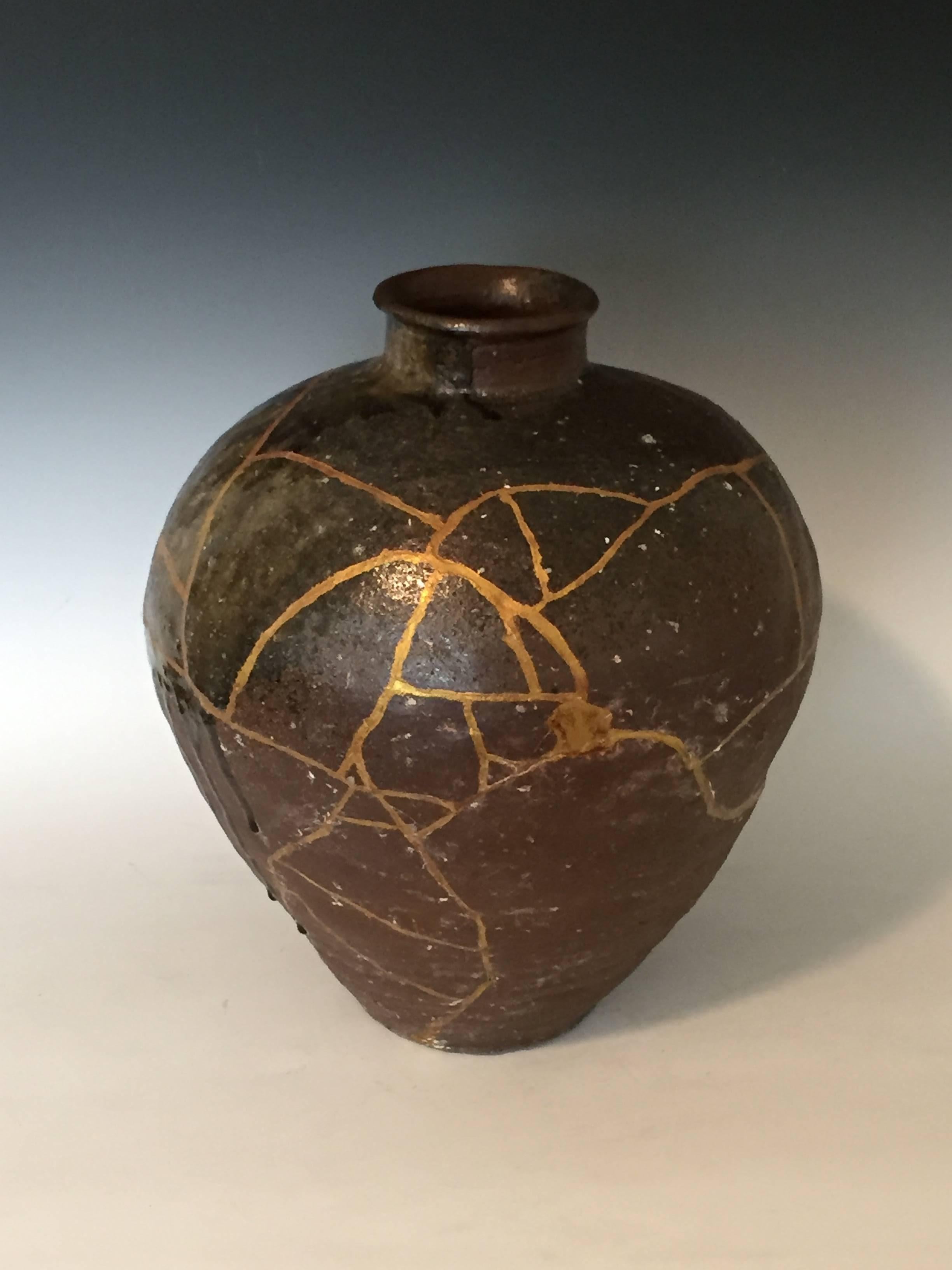 16th Century Shigaraki Jar with Natural Ash Glaze In Good Condition In Los Angeles, CA