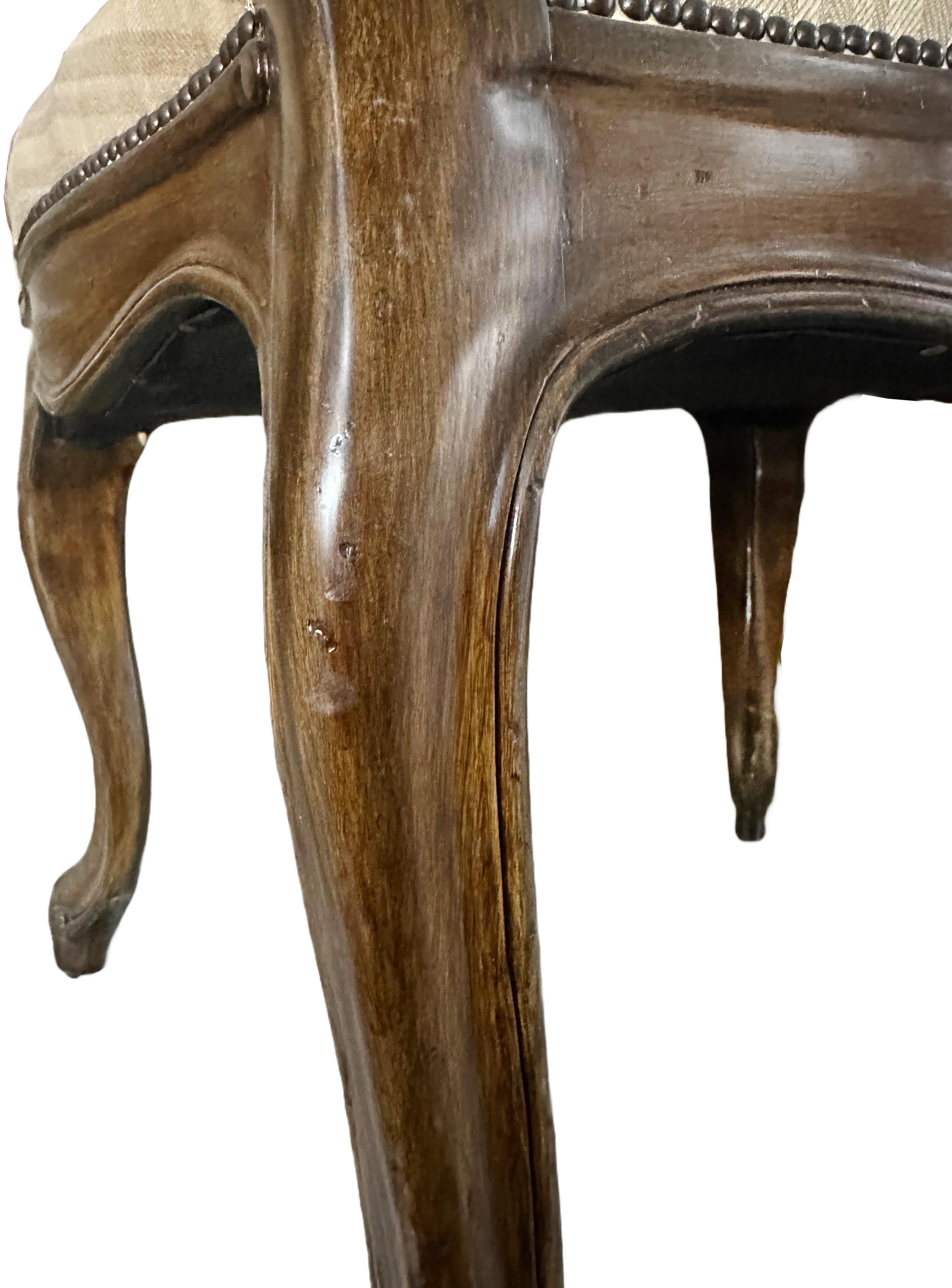 Ensemble de quatre fauteuils portugais patinés du 20e siècle Dennis & Leen en vente 4