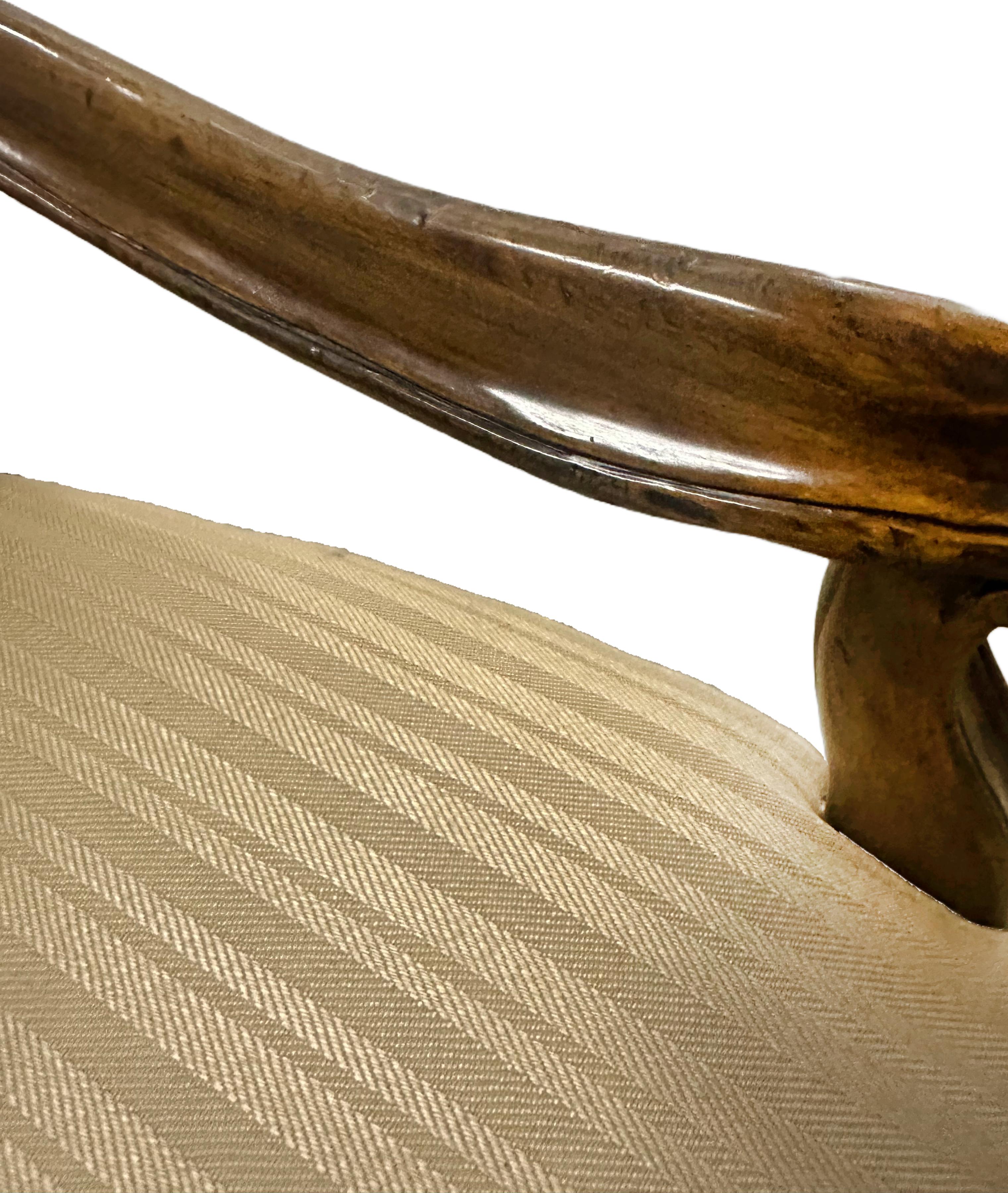 Ensemble de quatre fauteuils portugais patinés du 20e siècle Dennis & Leen en vente 3
