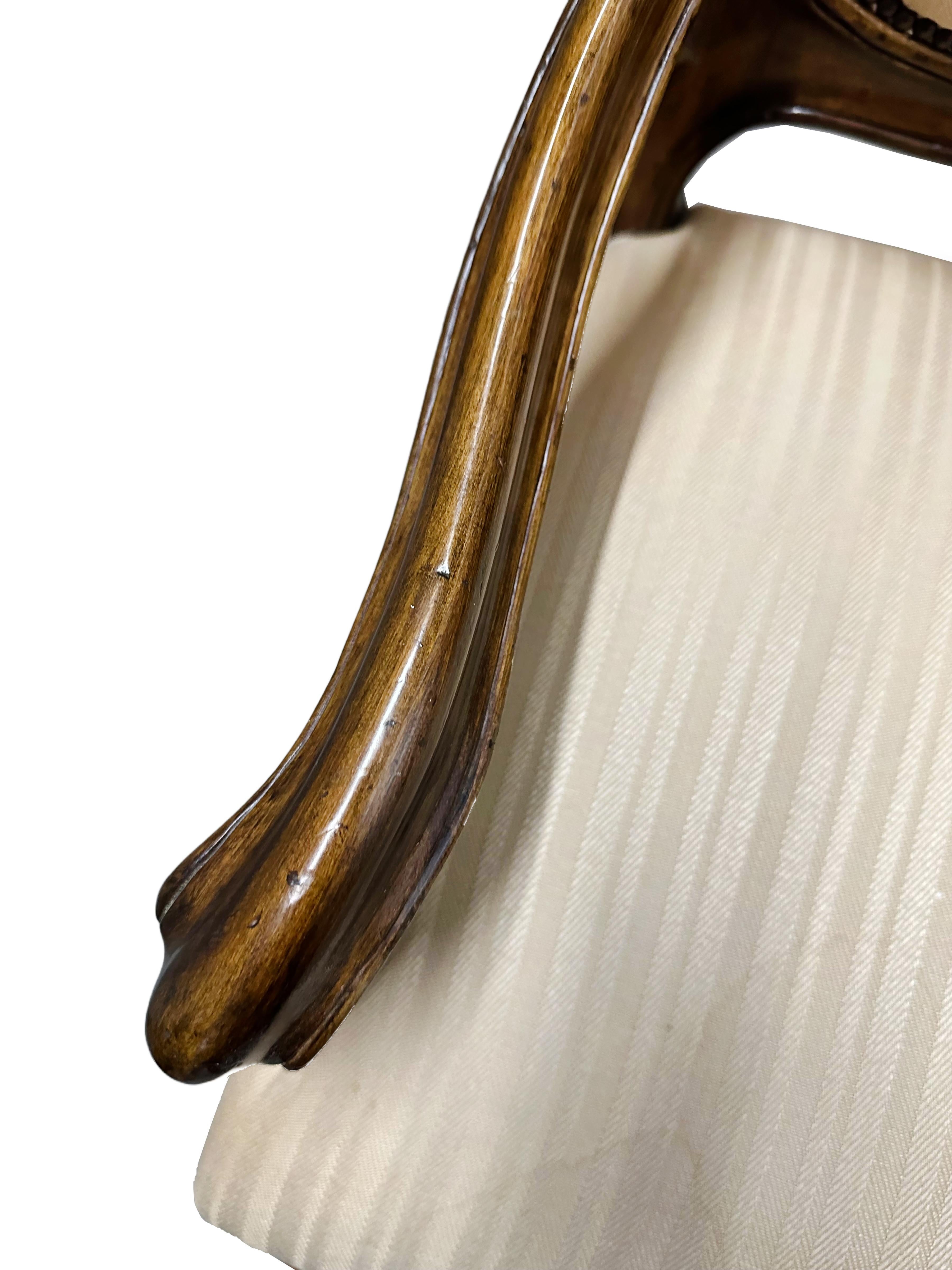 Ensemble de quatre fauteuils portugais patinés du 20e siècle Dennis & Leen en vente 8