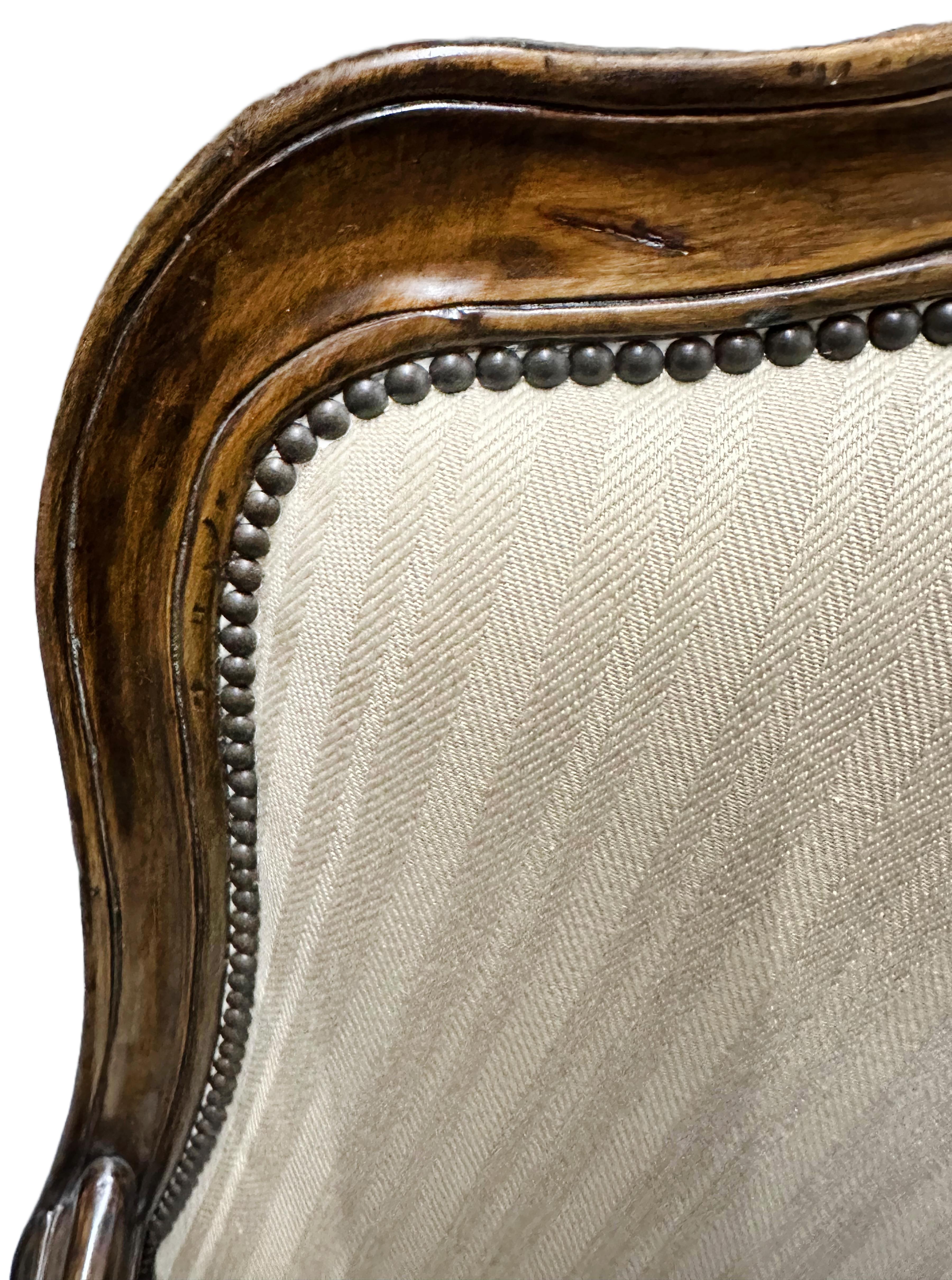 Ensemble de quatre fauteuils portugais patinés du 20e siècle Dennis & Leen en vente 6