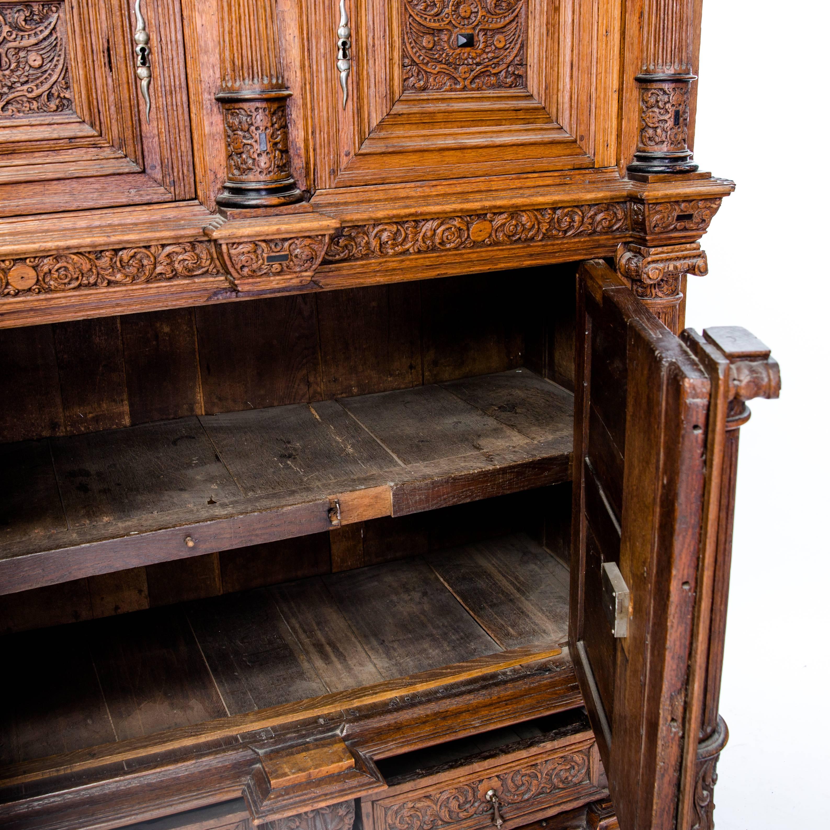 17th Century Oak Cupboard In Good Condition In Dallas, TX