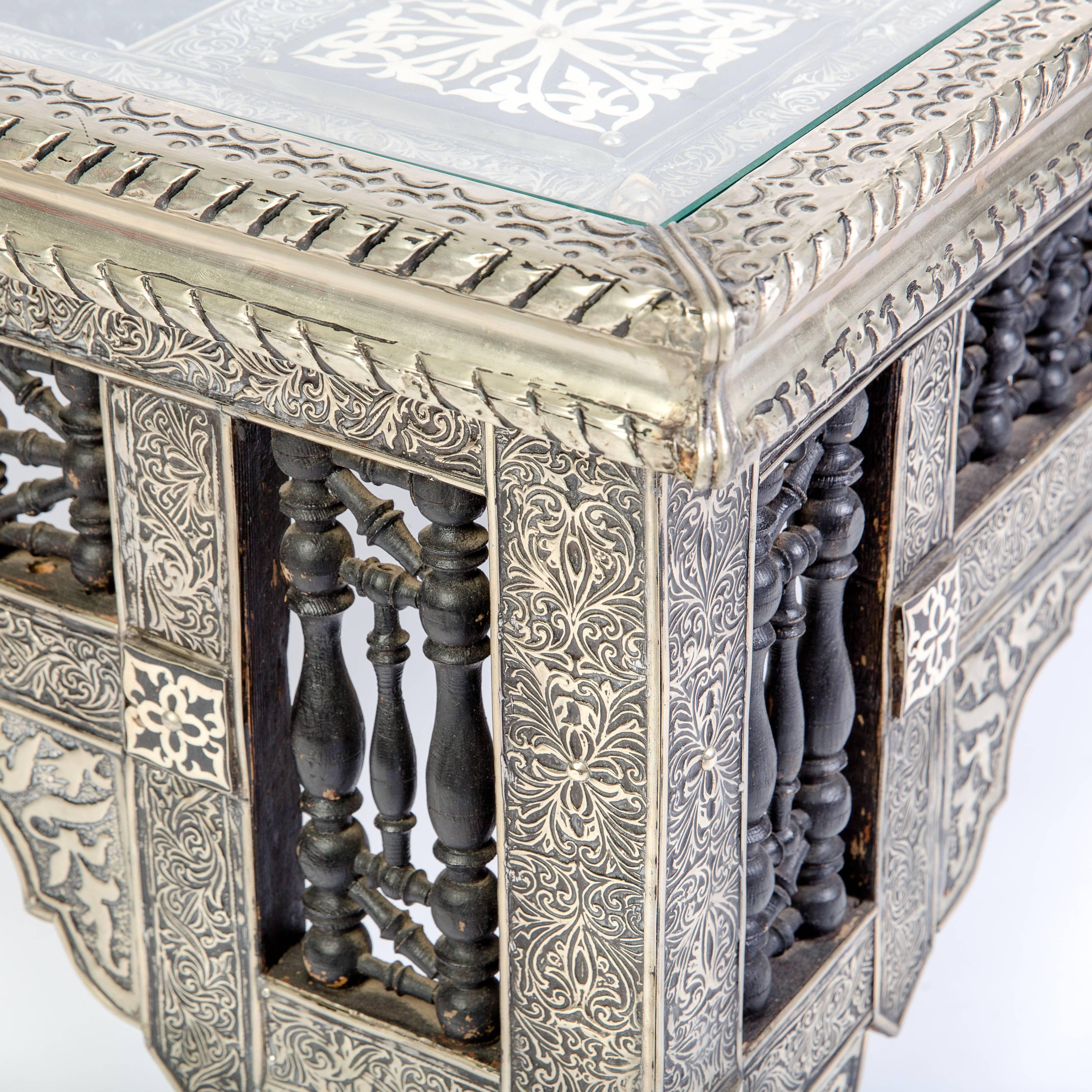 silver moroccan table