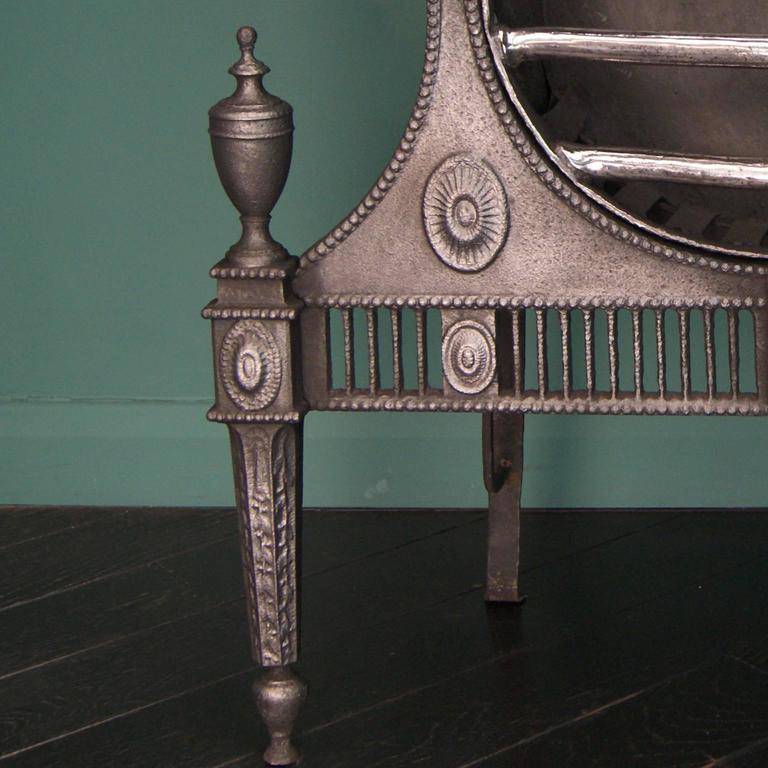 18th Century Cast and Wrought Iron Fireplace Fire Grate For Sale 1