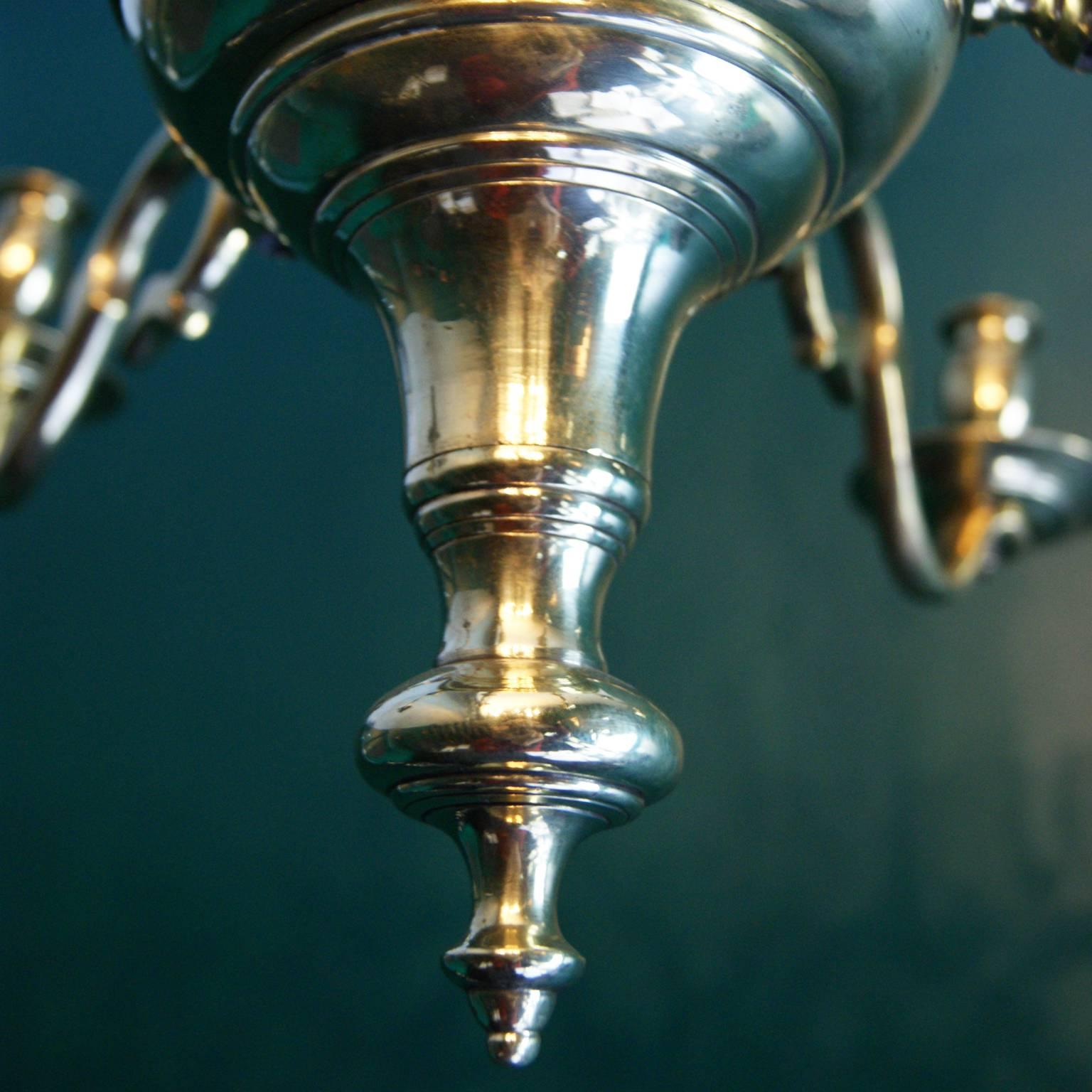 English Mid-18th Century Brass Chandelier In Excellent Condition For Sale In London, GB