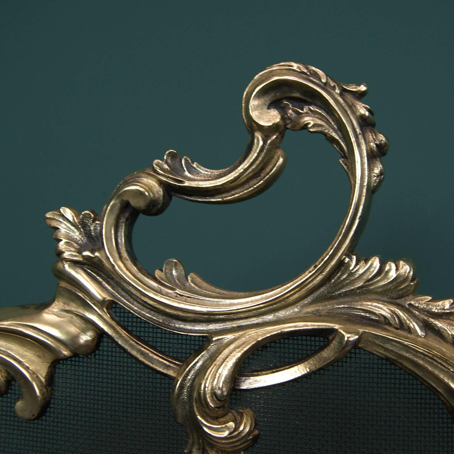 Fine Polished Brass Fireplace Fire Screen In Excellent Condition For Sale In London, GB