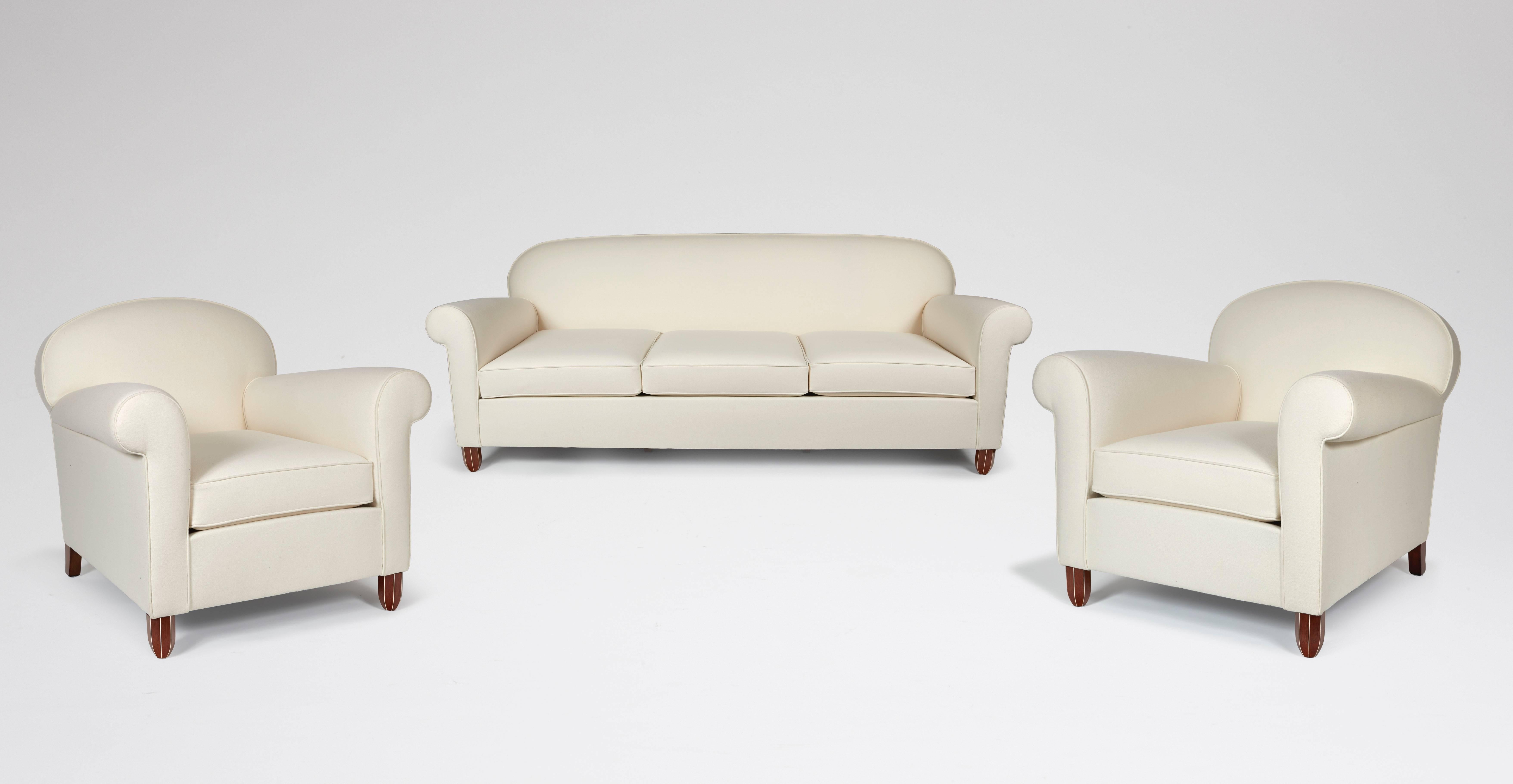 Composed of a three places sofa and two club armchairs covered with an ivory coton, round back and armrest, on natural wood legs highlightened by thin tricks of bone.

Sofa : H. 83 - L. 200 - P. 85 cm
Armchairs : H. 46 - L. 65 - P. 54 cm