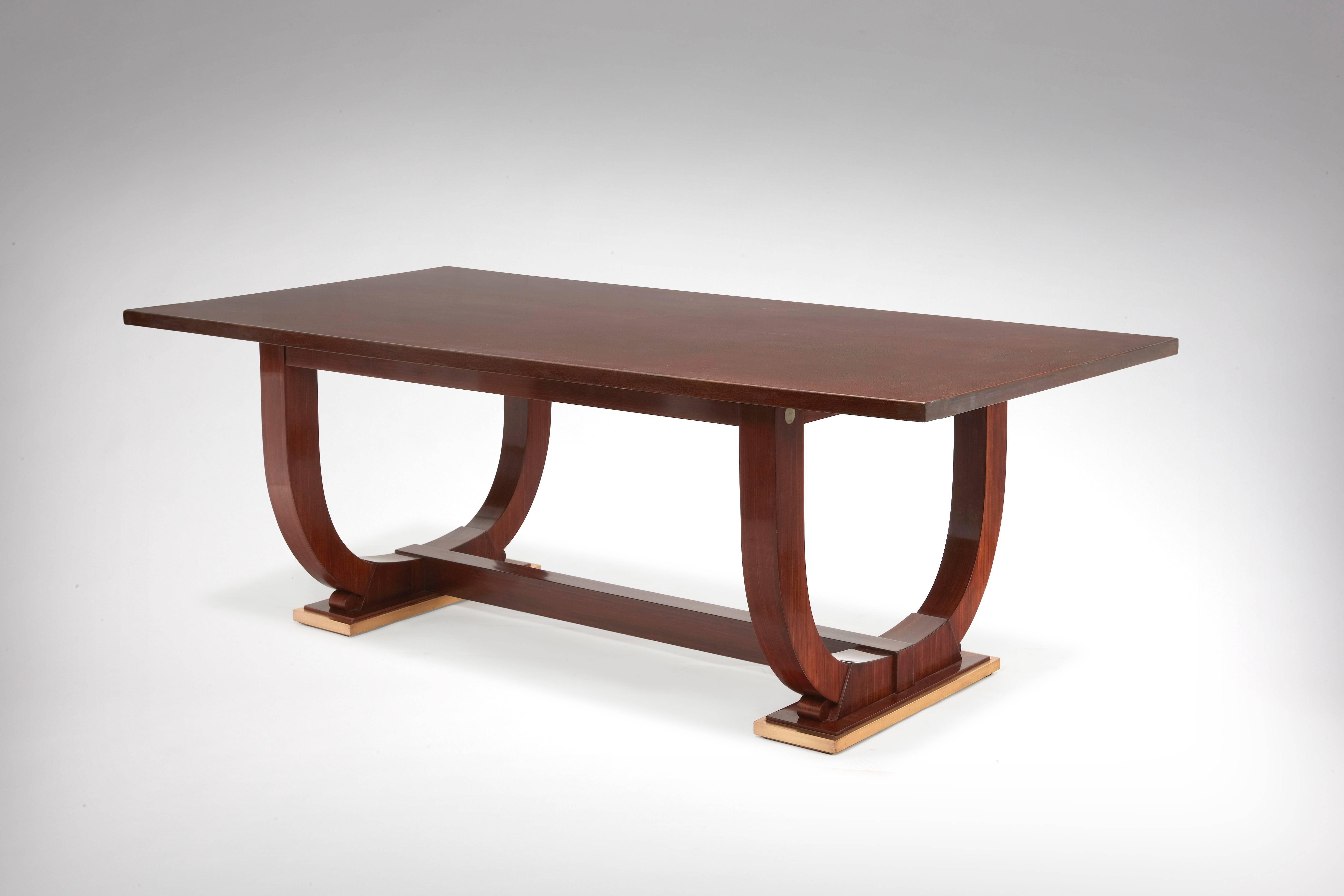 Dining room table in Brazilian rosewood veneer with a fully iridescent chamois lacquered rectangular tray (without extensions). U feet. Signed in a circular cartridge and dated 1936.

This model of dining-table was conceived in 1926 for Mr.