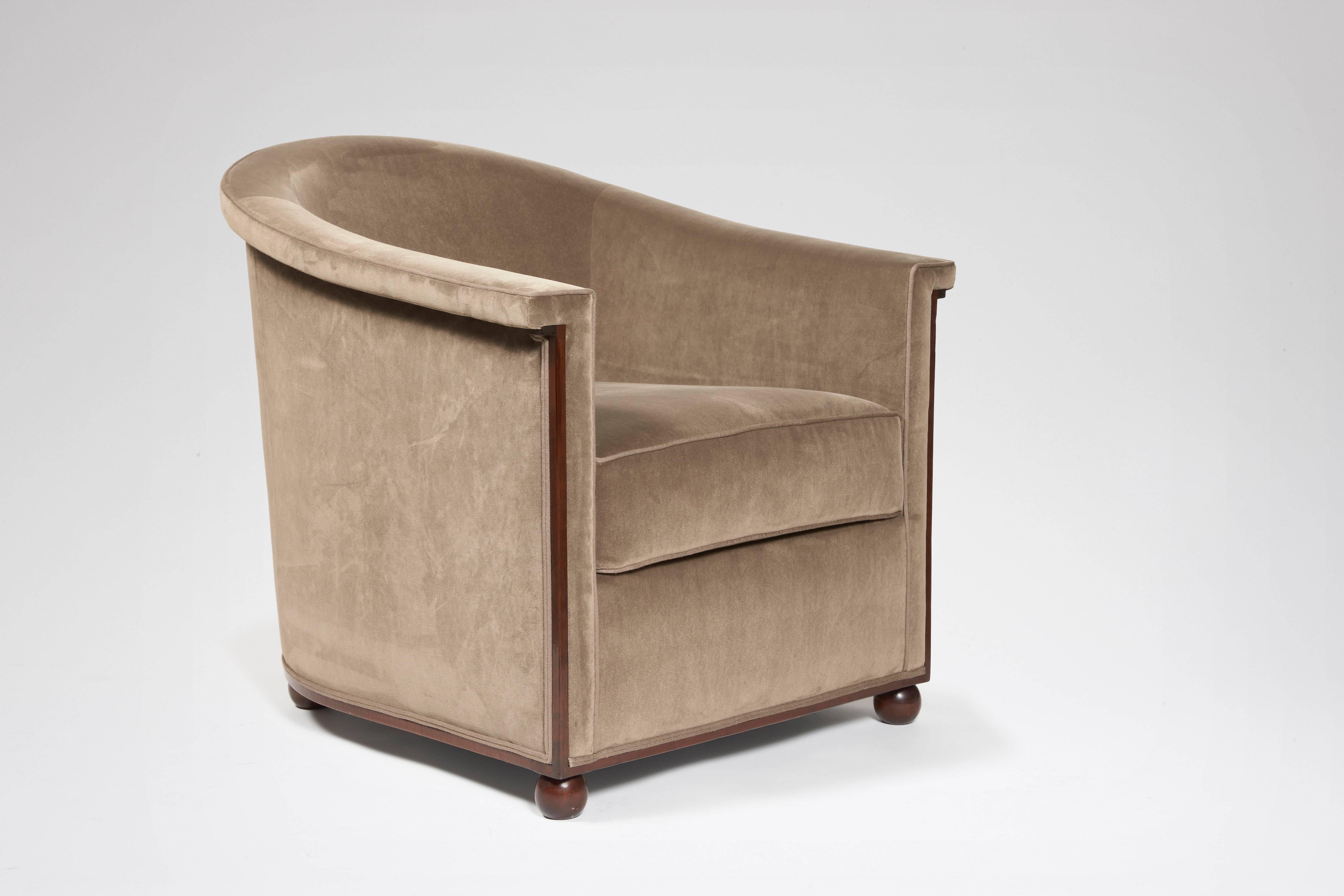 Boule Armchair in walnut, the mounts ending by ball feet, covered of grey velvet.

This model by Jules Leleu is part of the furniture made for the luxury cabins of the liner Atlantique (1928).

- Françoise Siriex, 