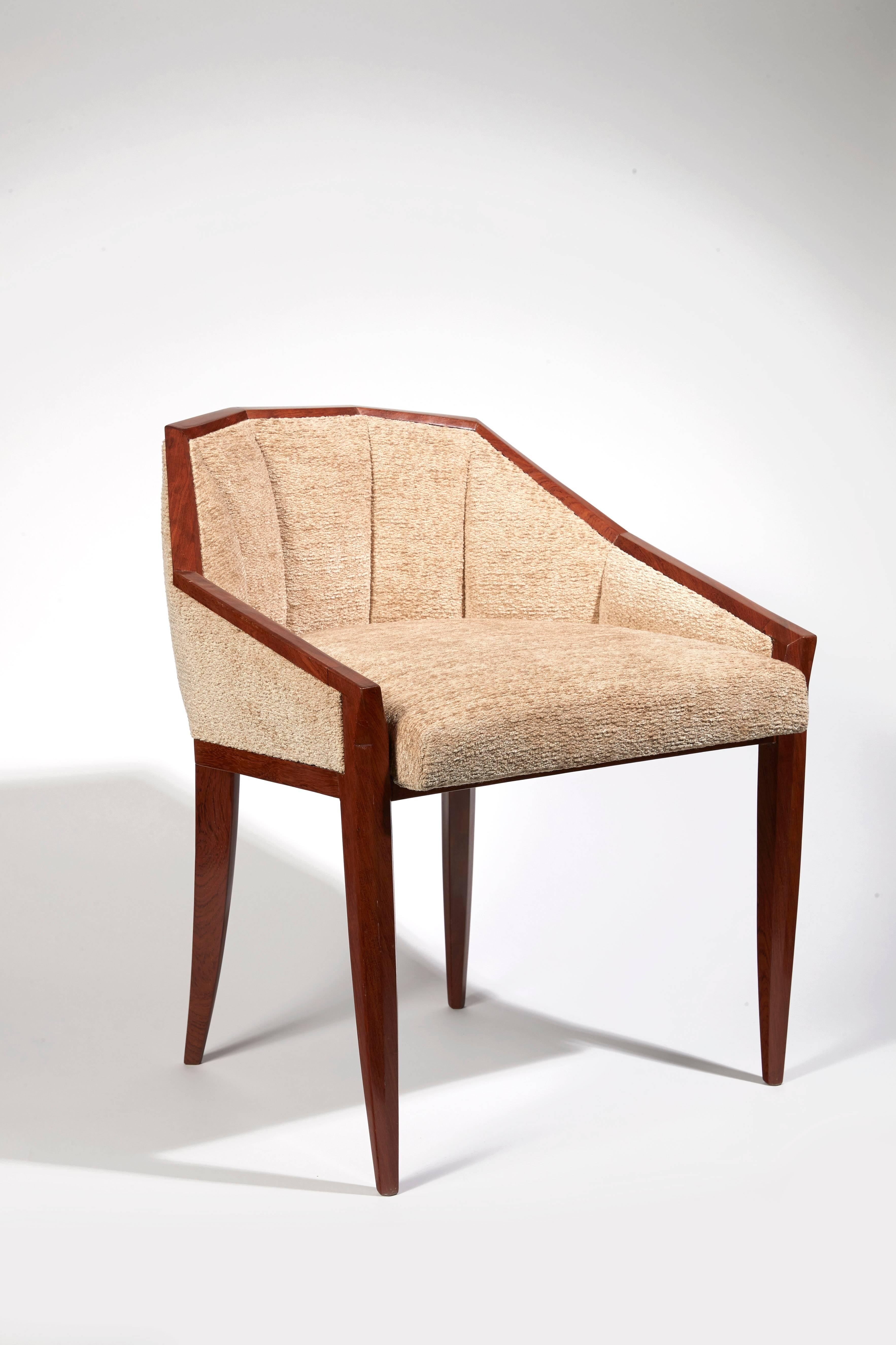 In rosewood with a small enveloping pentagoned back and full beveled armrests. Faceted Angle legs straight on the front and sabre on the back. 
Entirely covered by yellow velvet.