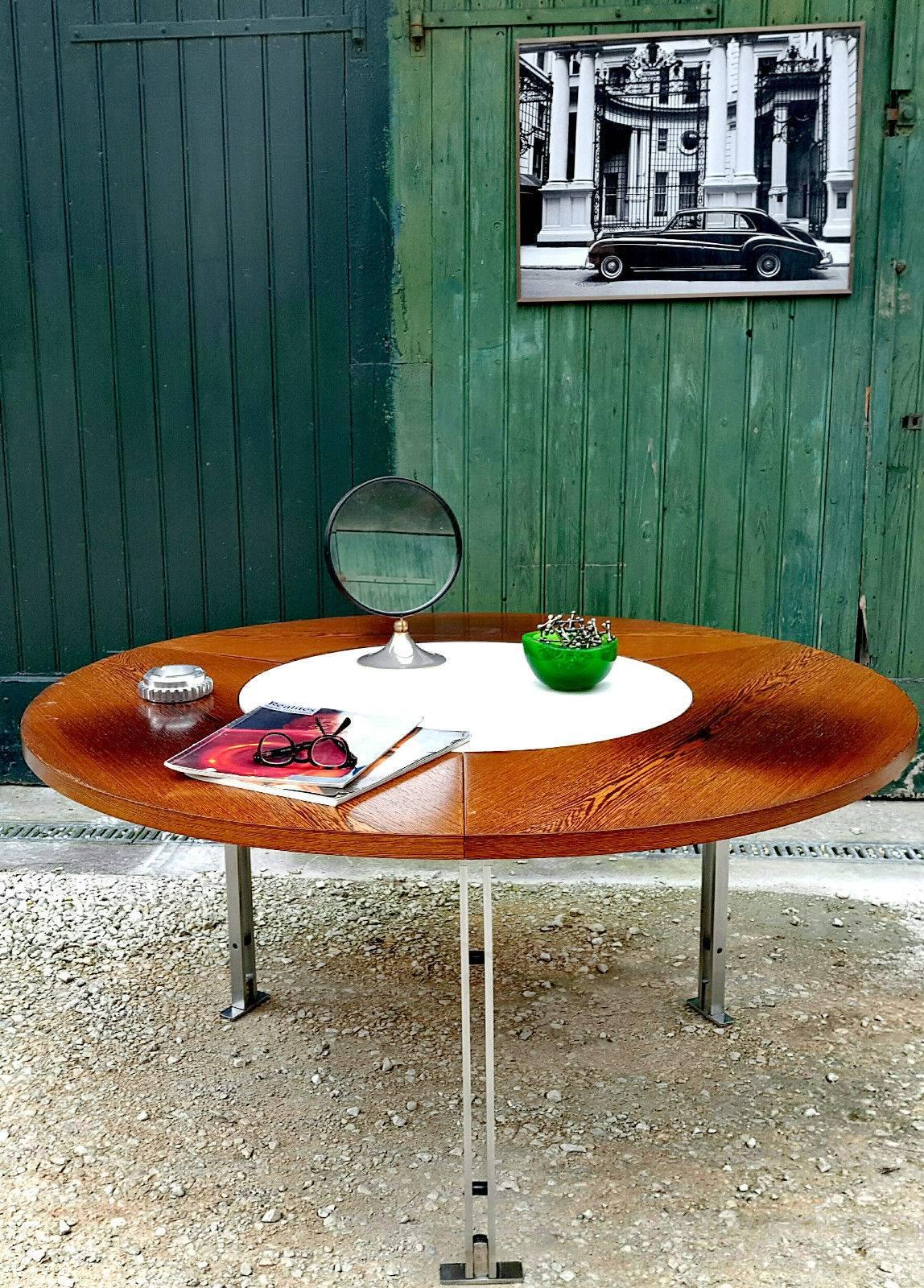Beautiful and authentic Preben Fabricius & Jørgen Kastholm dining table, edited by bo-ex furniture circa 1960, in perfect condition. Tripod base paired formed steel blades supporting a large circular belt mounted on a black lacquered metallic