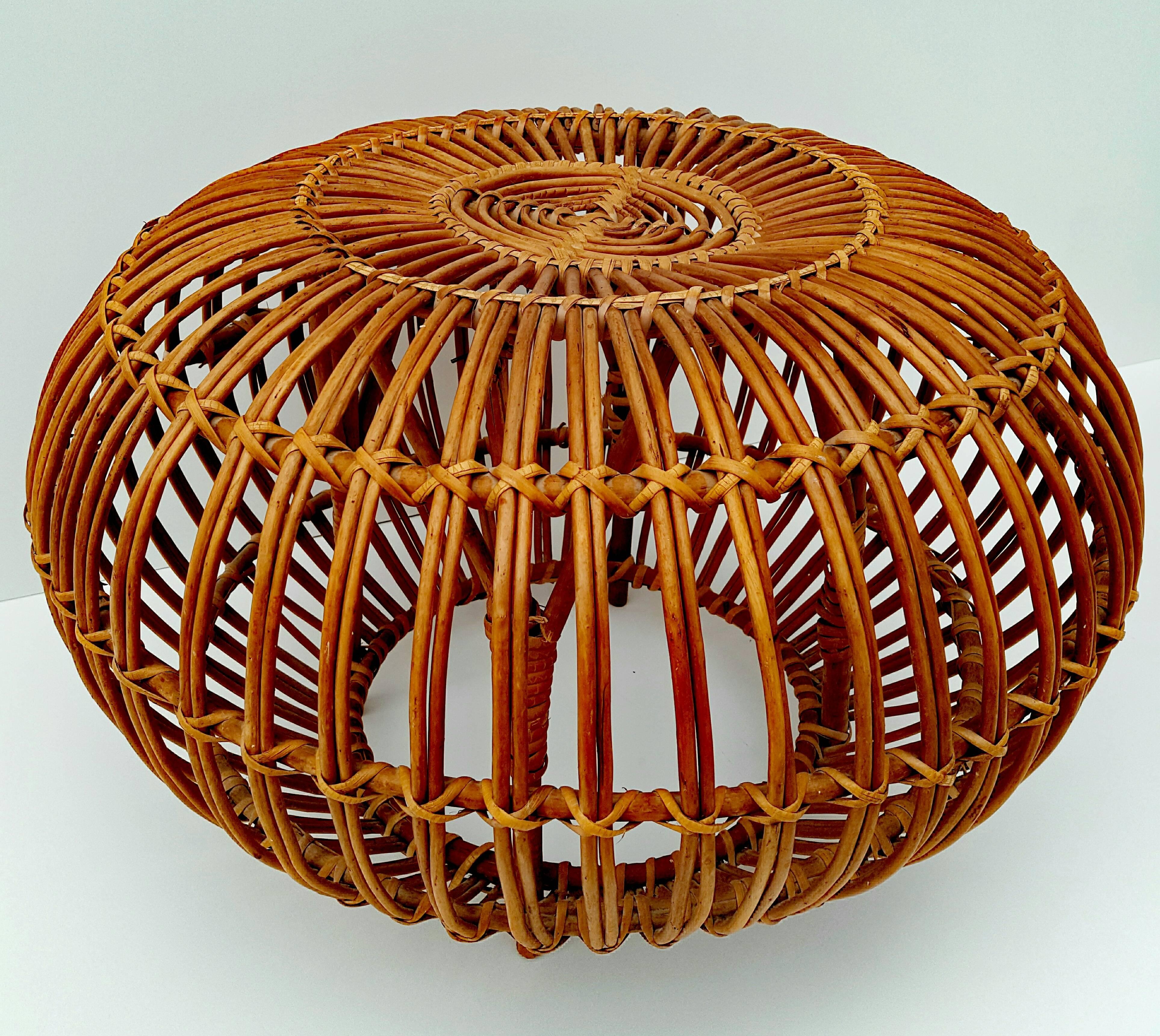 Beautiful round rattan pouf or ottoman designed by Franco Albini, manufactured by Vittorio Bonacina in Italy, circa 1950. 
This lovely piece is very well crafted of high quality rattan, ginving it a truly eye-catching appearance that would really