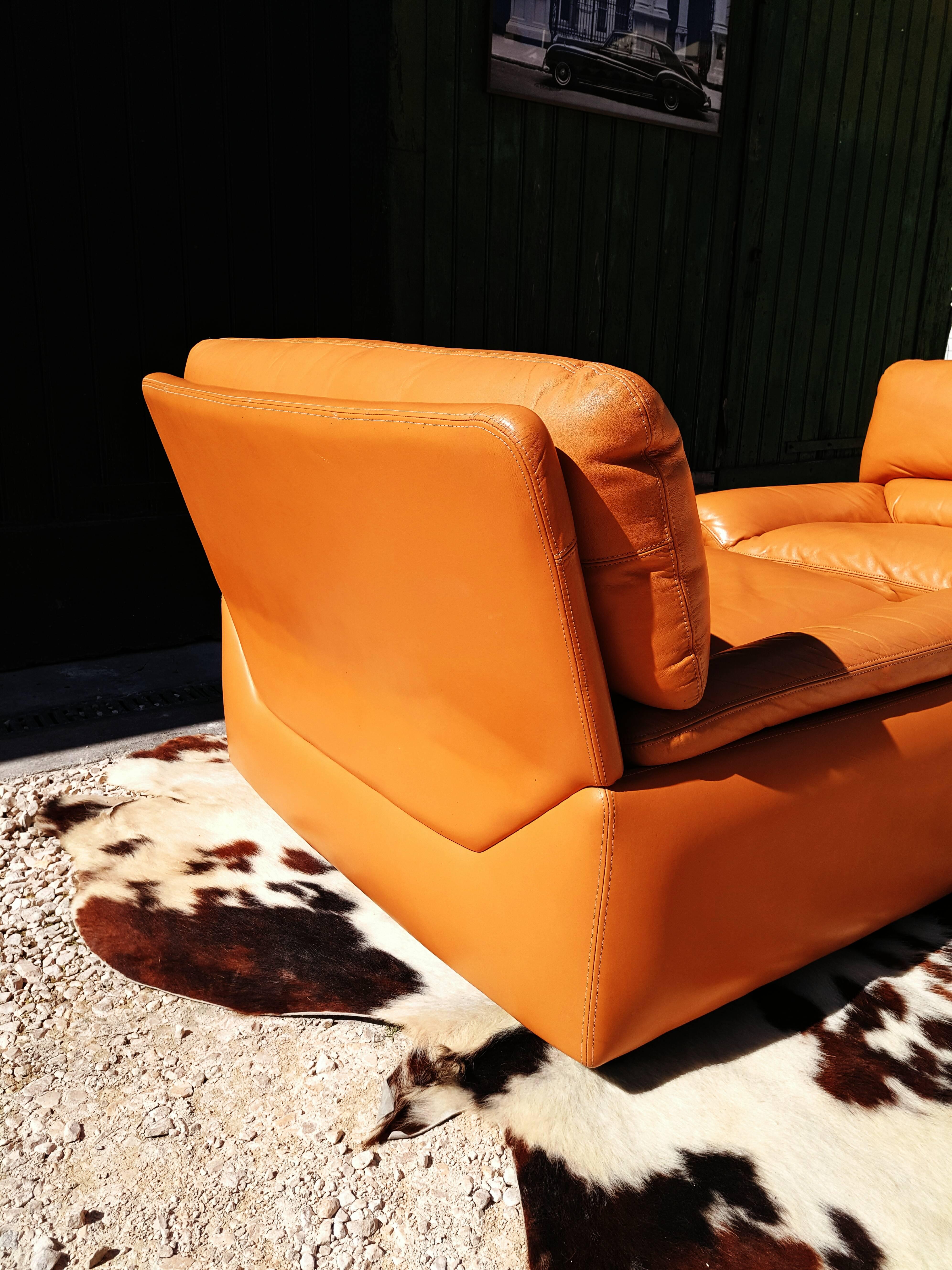 Late 20th Century Pair of Tan Leather Lounge Chairs with Ottoman by Anita Schmidt for Durlet 1970s