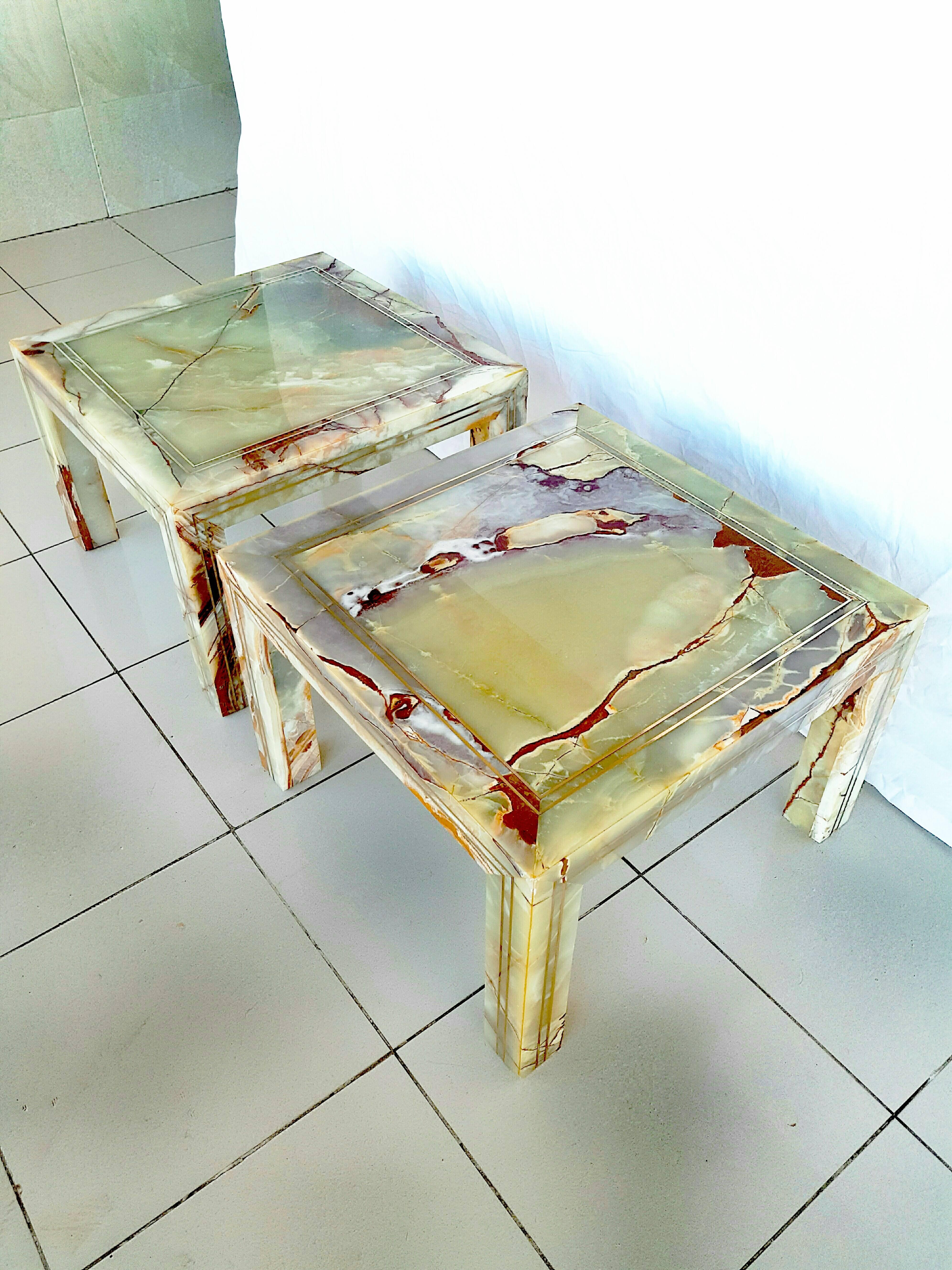 Manifique pair of end table entirely in marble with brass inserts.
Origin Italy, circa 1970.
Very heavy and in excellent vintage condition.