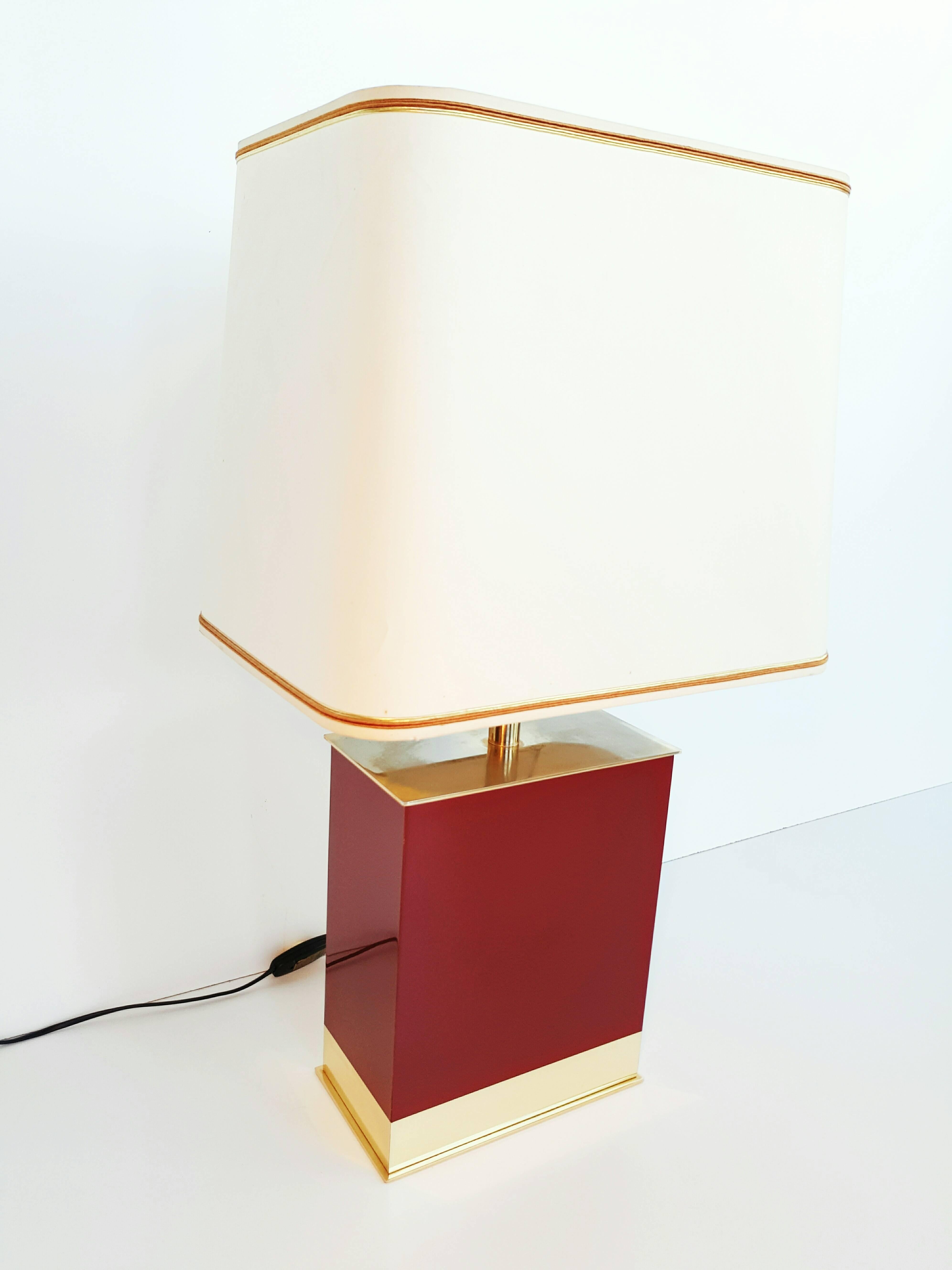 French Largest Burgundy Lacquered and Brass Table Lamp by Maison Jansen, 1970s