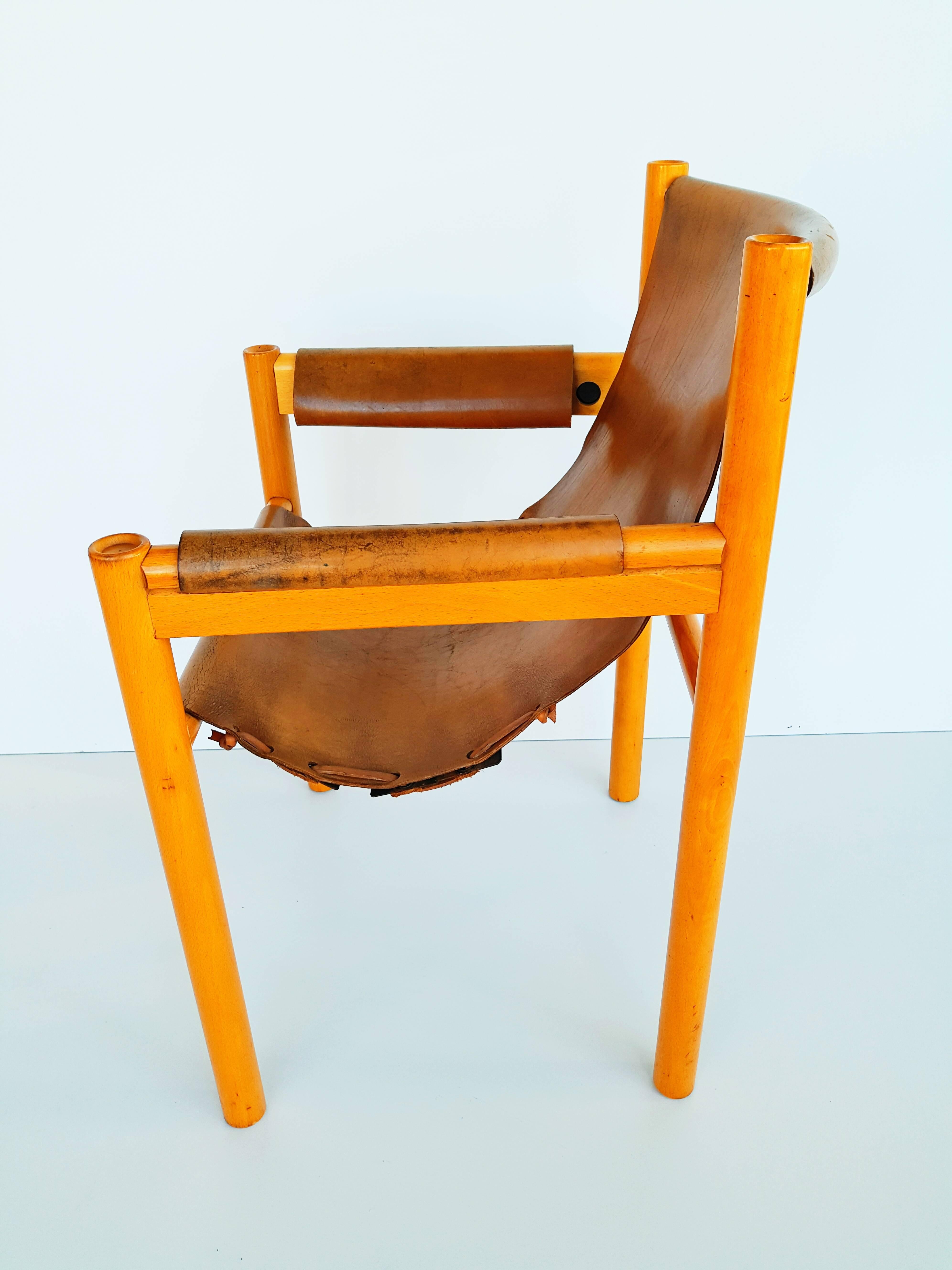 Beautiful and rare armchair by Ibisco, original edition of 1970.
This chair was designed by the Italian brand Ibisco in the 1970s. The frame is made from birchwood and the seat is made from three pieces of camel brown leather. This chair is in very