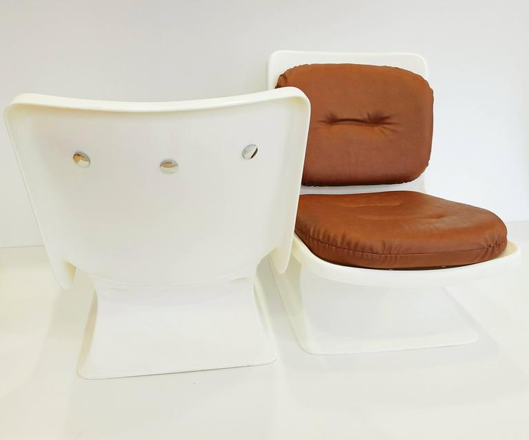 Beautiful and rare pair of Albert Jacob armchairs for Grosfillex manufactured in 1970, remade with original tan leatherette and new foam, in perfect vintage condition. 

