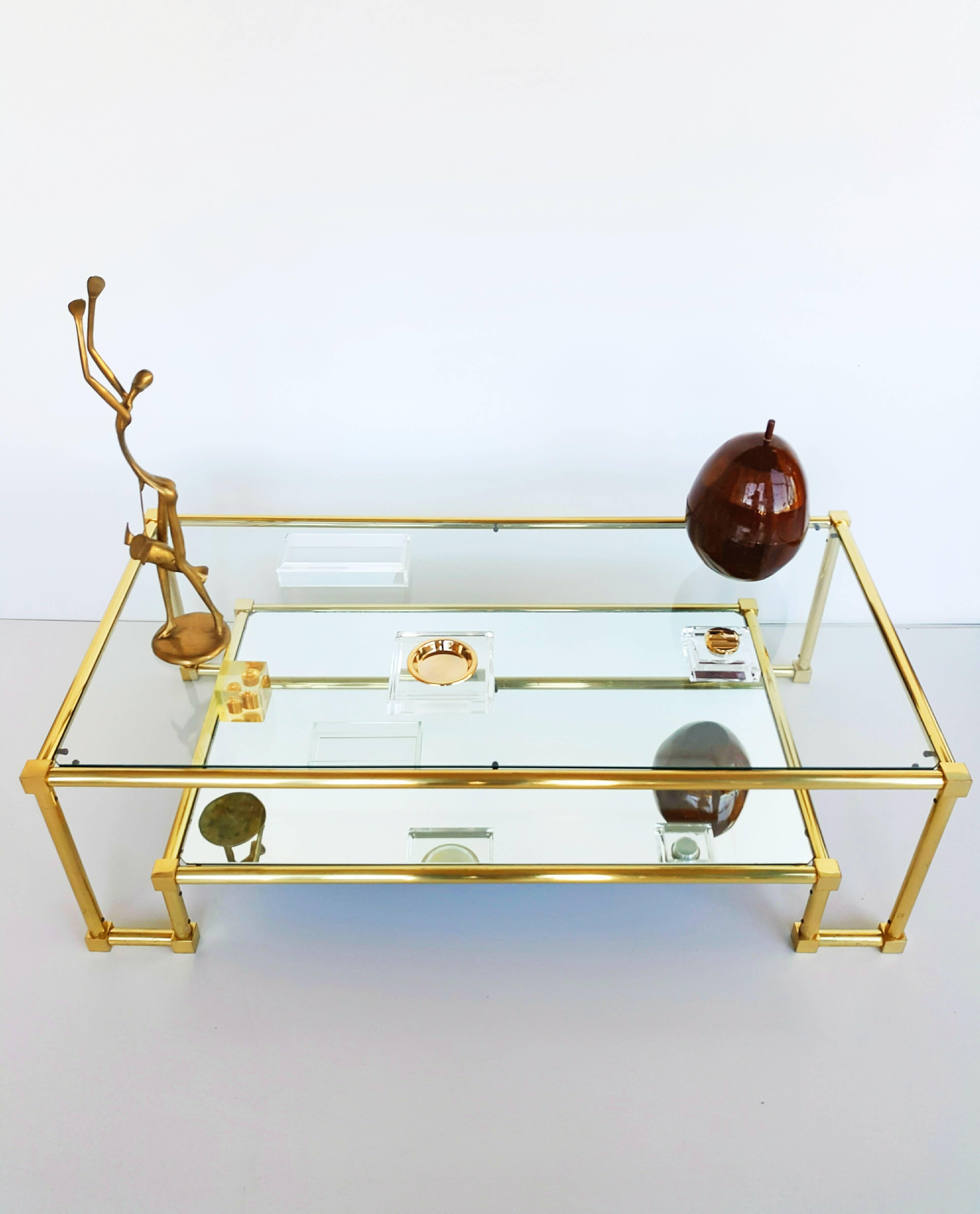 Beautiful French brass coffee table circa 1960, in very good vintage condition.