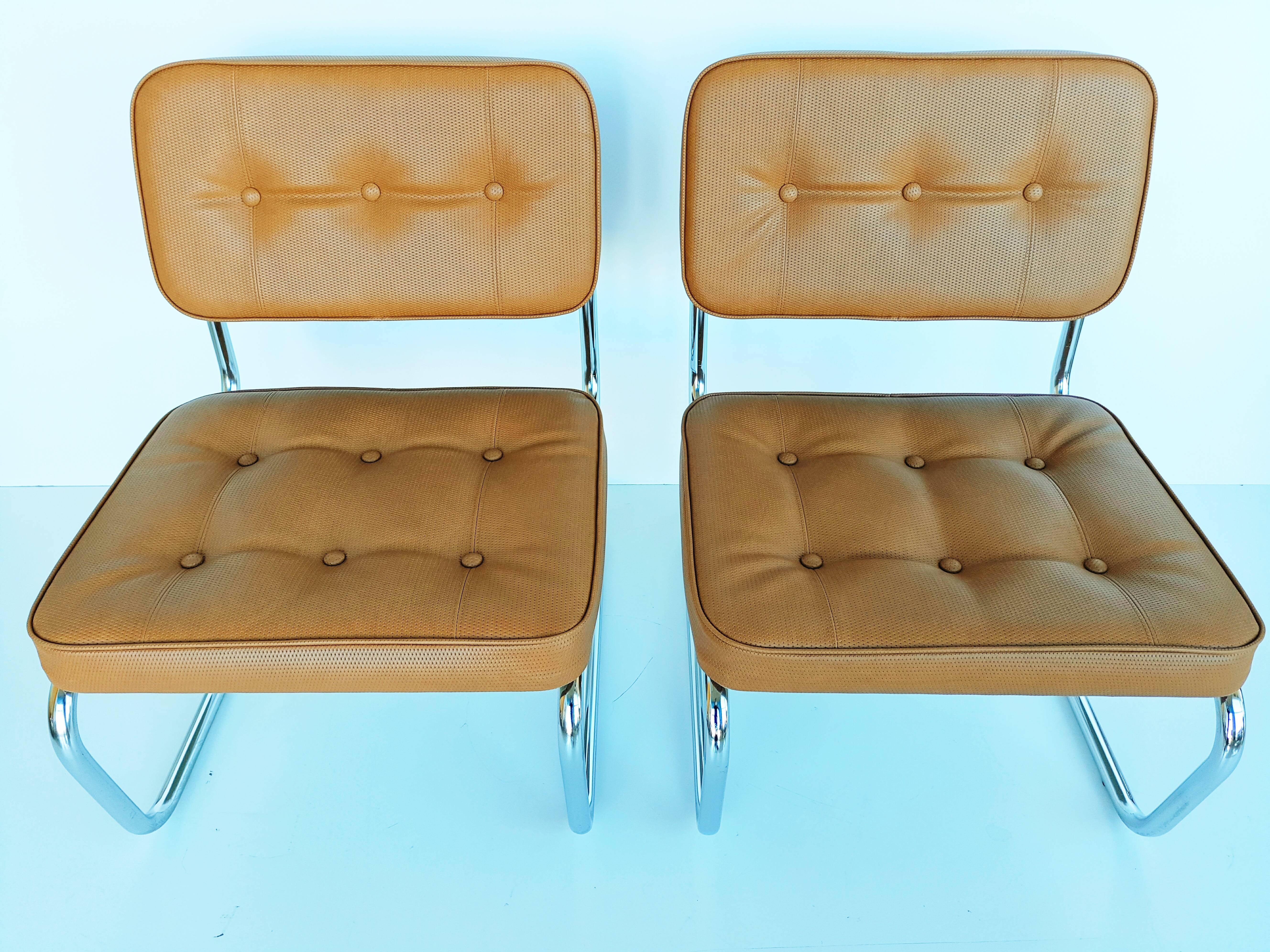 Pair of Tan Mb-Tex Lounge Chairs, circa 1970 In Good Condition For Sale In L'Escala, ES