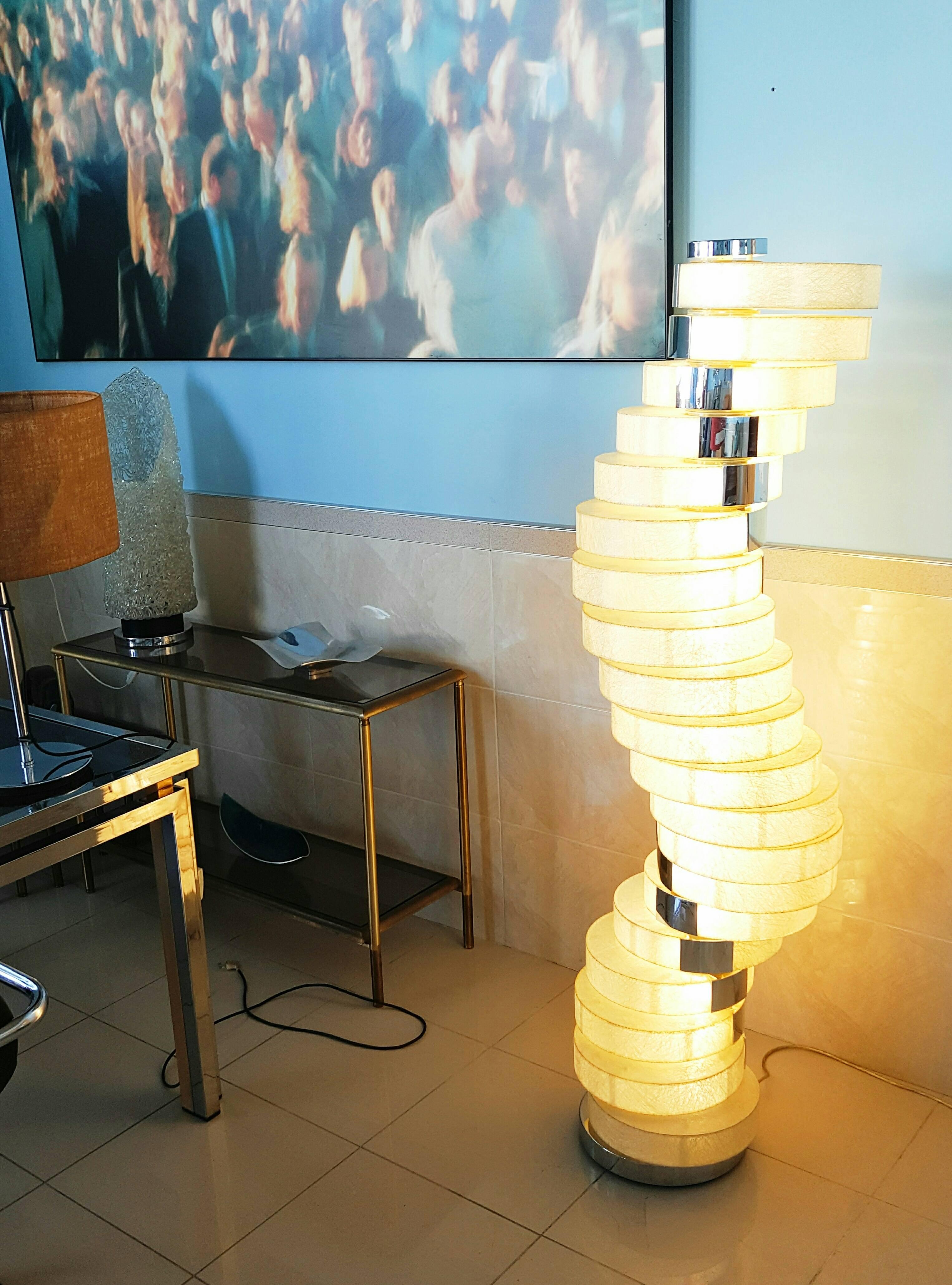 Beautiful and rare large size floor lamp by Josep Patsí for Grok by Leds C-4. This model is no longer published today. Entirely articulated on its central axis, it can be modulated in its own way like a sculpture. Each fiberglass module is