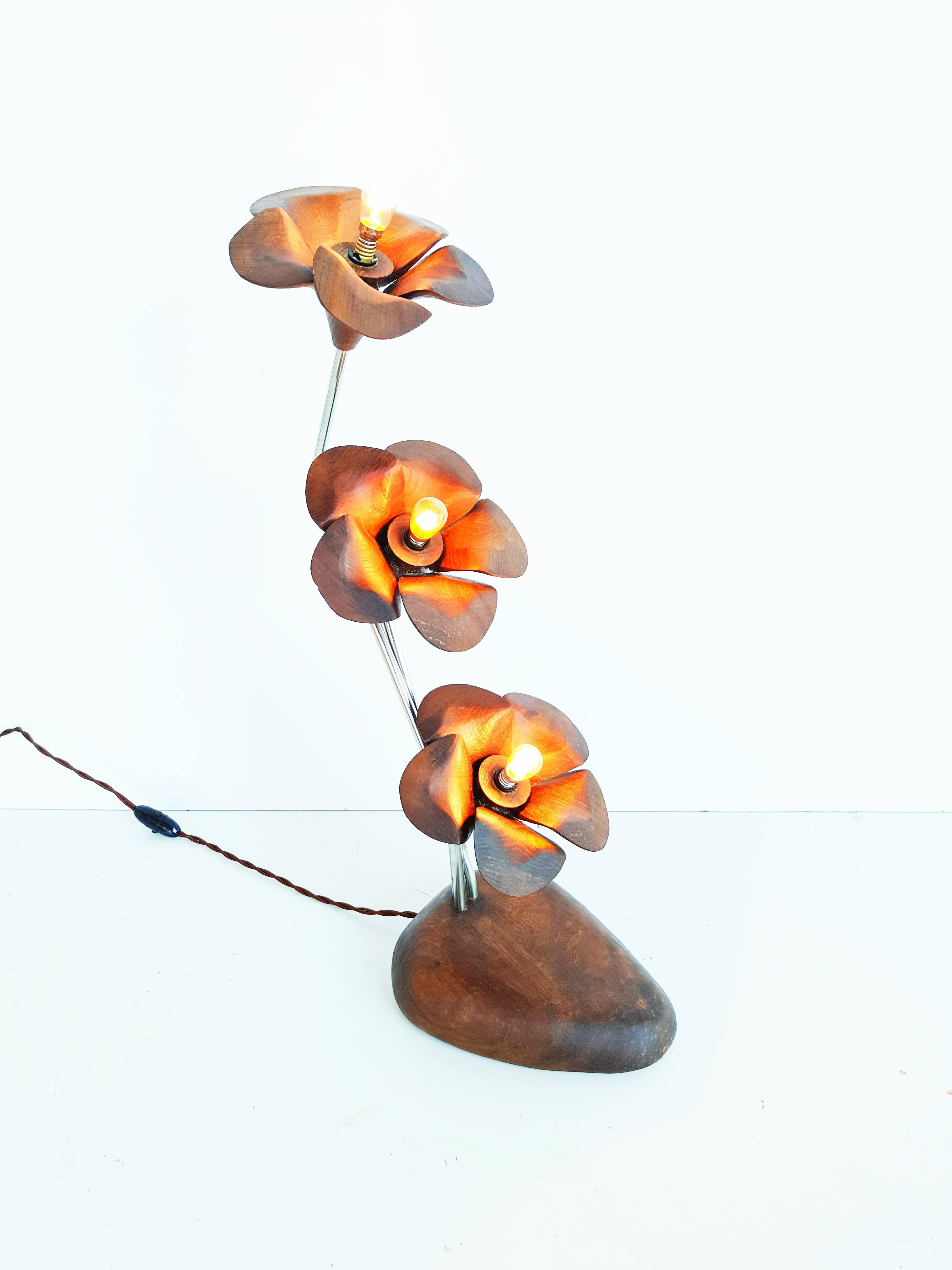 Rare Wooden Flower Table Lamp, circa 1940 In Excellent Condition In L'Escala, ES