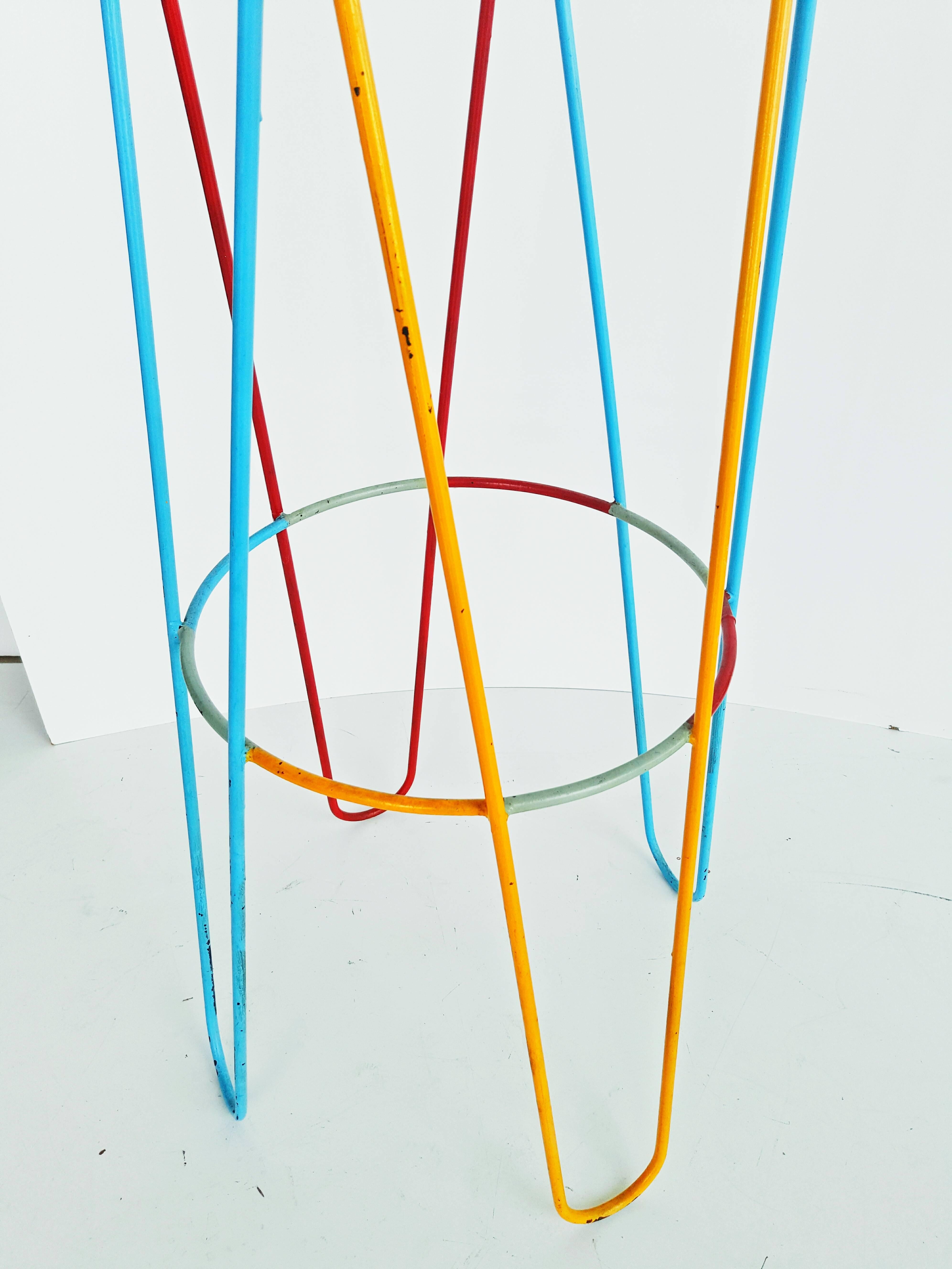 Rare Multicolored Coat Stand ''Clef De Sol'' by Roger Feraud, 1950s In Good Condition For Sale In L'Escala, ES