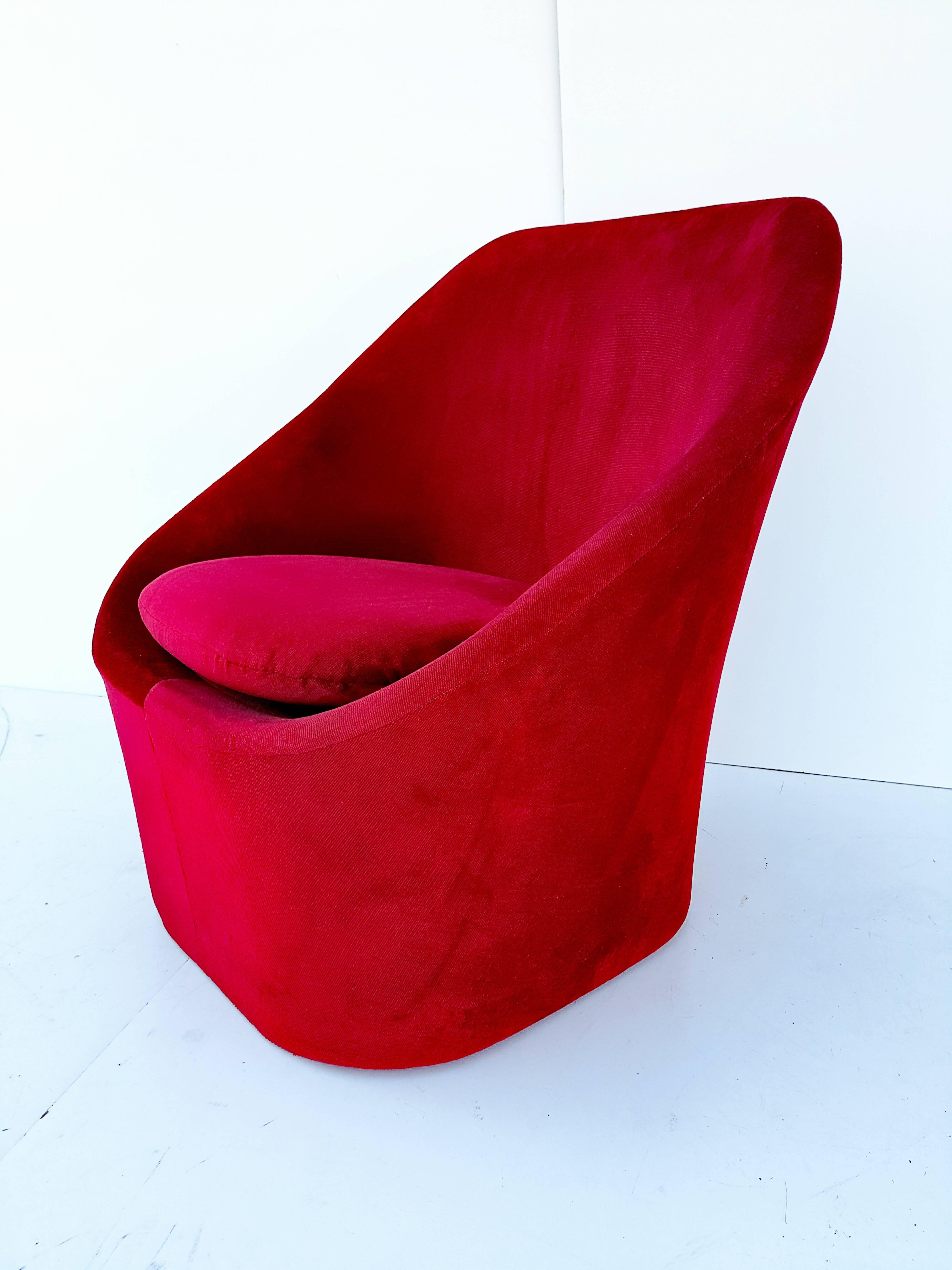 Set of Three Ruby Velvet Lounge Chairs, circa 1970 In Excellent Condition In L'Escala, ES
