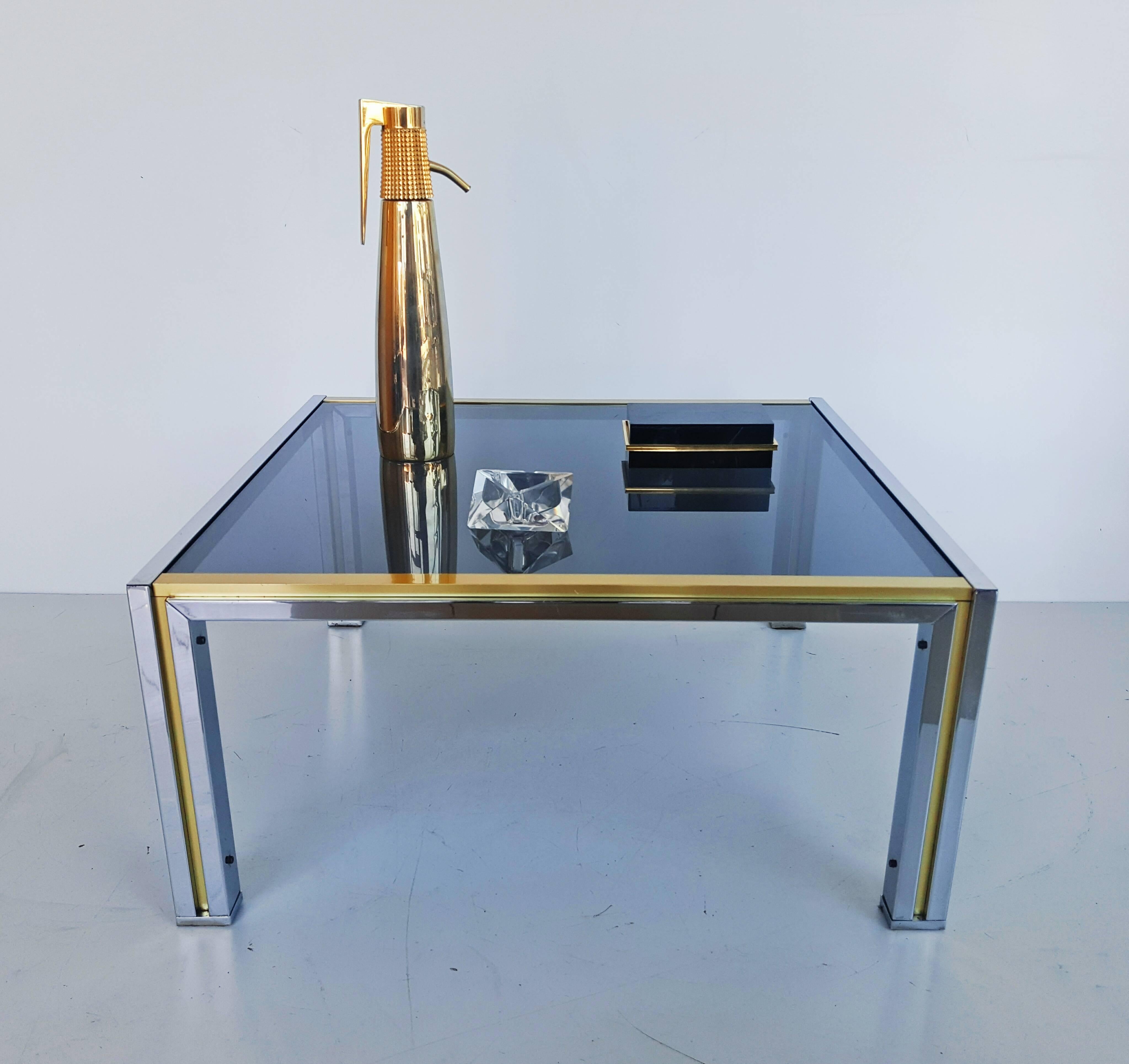 Beautiful Romeo Rega coffee table manufactured in Italy in the 1970s.
Chrome, glass and brass in very good vintage condition.