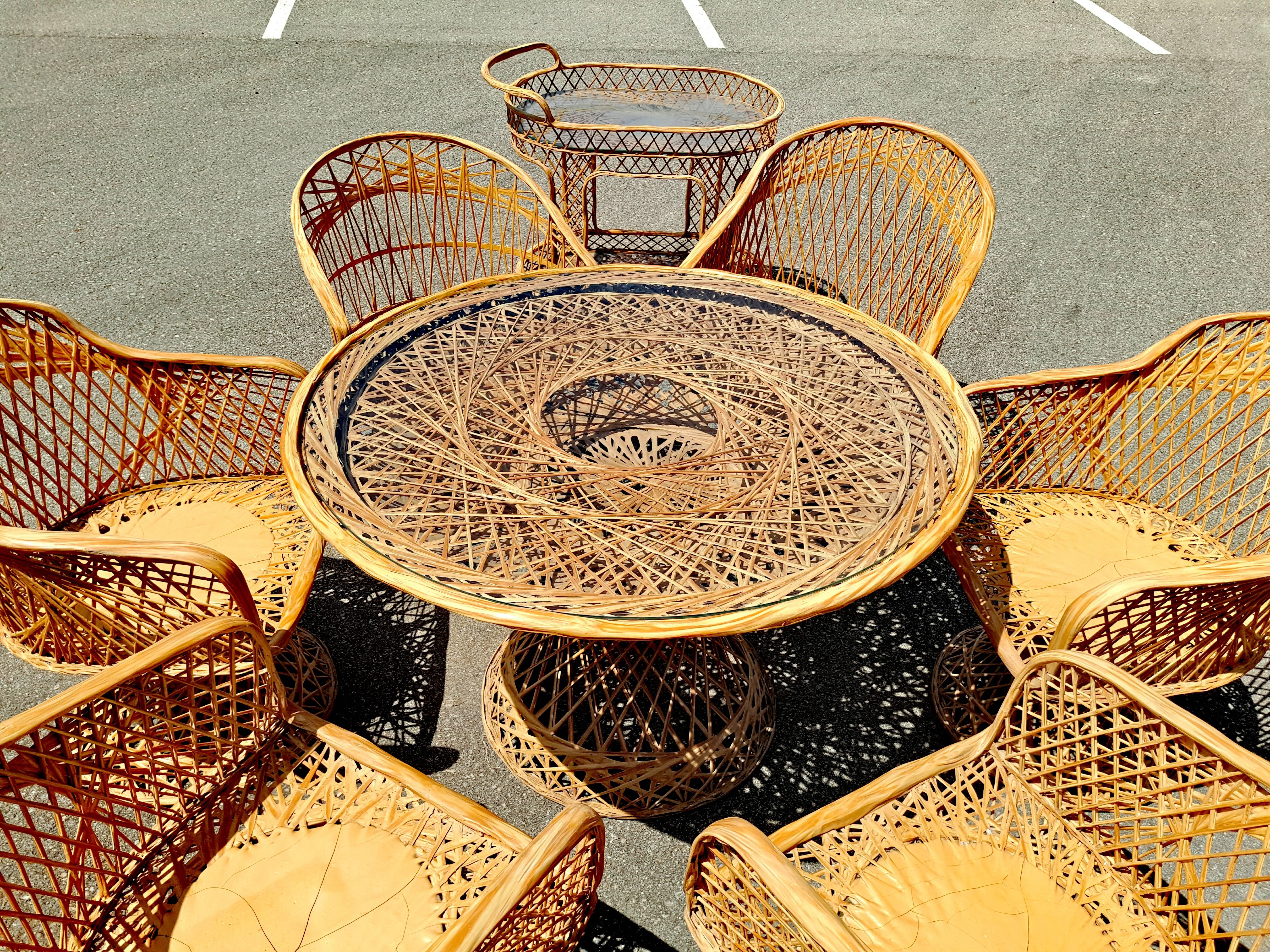 Rare full garden set by Russel Woodard circa 1960, manufactured in fiberglass rattan color, composed with one dining table, five swivel armchairs and one fix armchair and a beautiful bar trolley.
Table: D 114 cm, H 73cm
Swivel armchair: 62 W X 72