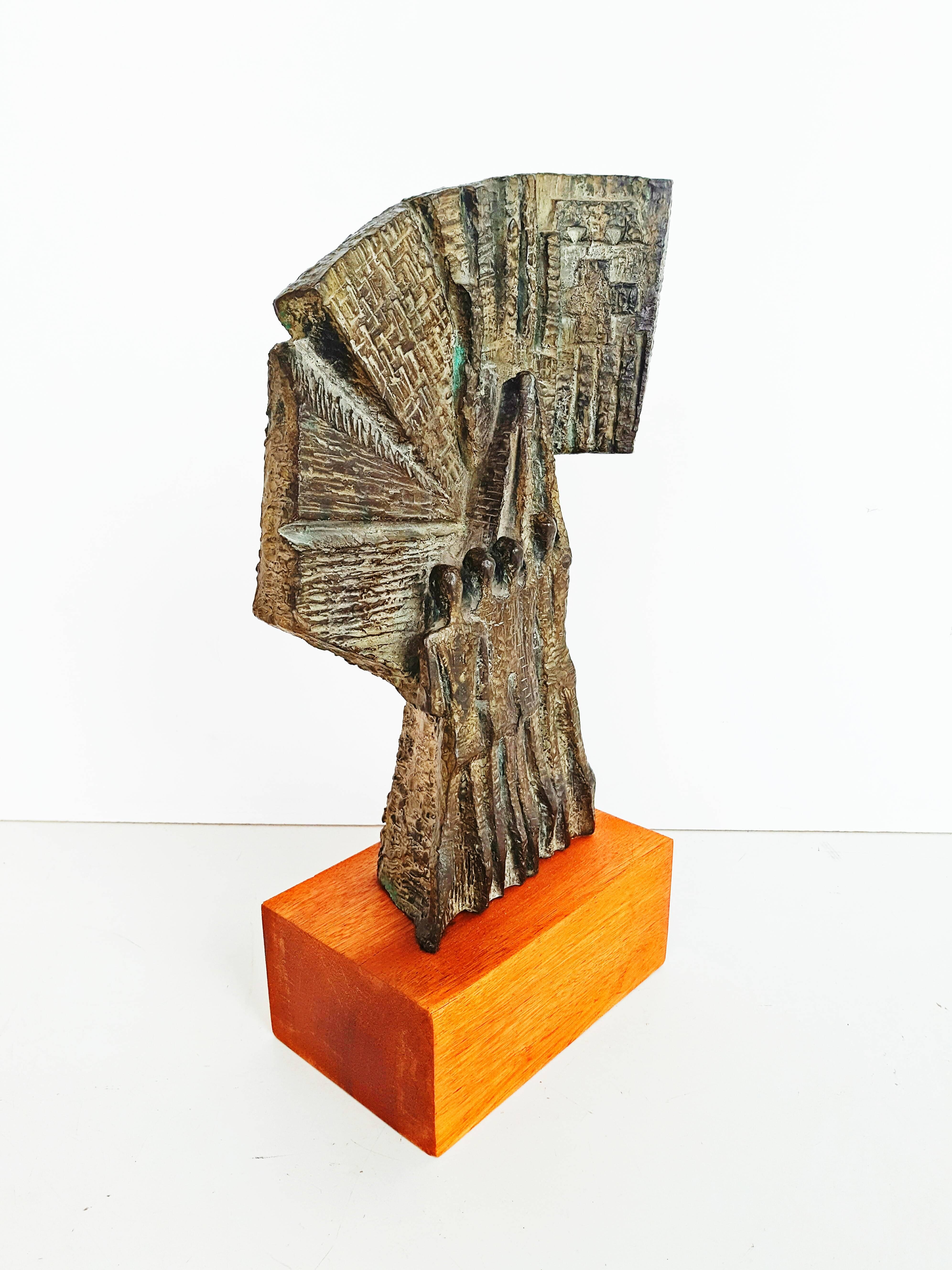 Rare and large Brutalist and modernist bronze sculpture signed, to be determined, manufactured in 1960s. In perfect vintage condition.