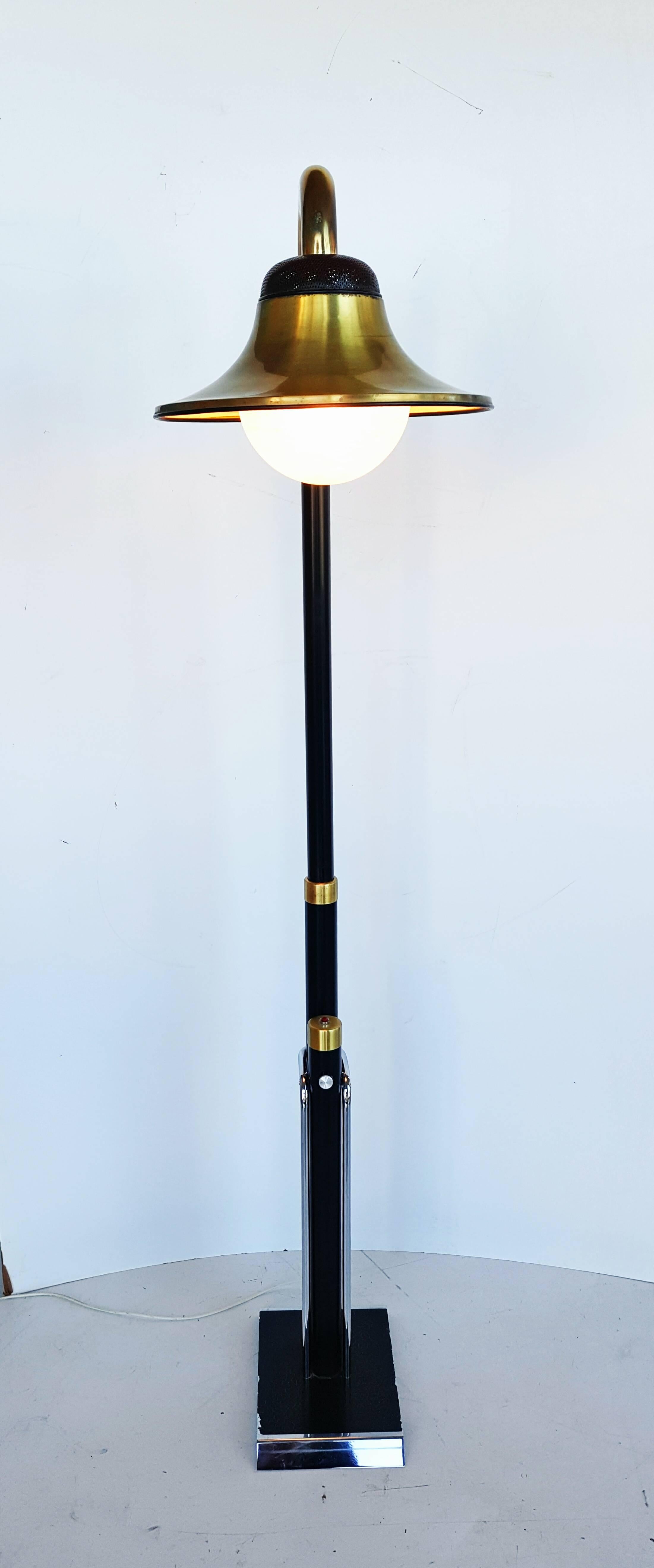 Beautiful and rare large floor lamp, in brass, black lacquered metal, and glass, manufactured in Spain in 1970. Very heavy and very good manufacture for this original floor lamp with its on / off button on the front and its small operating
