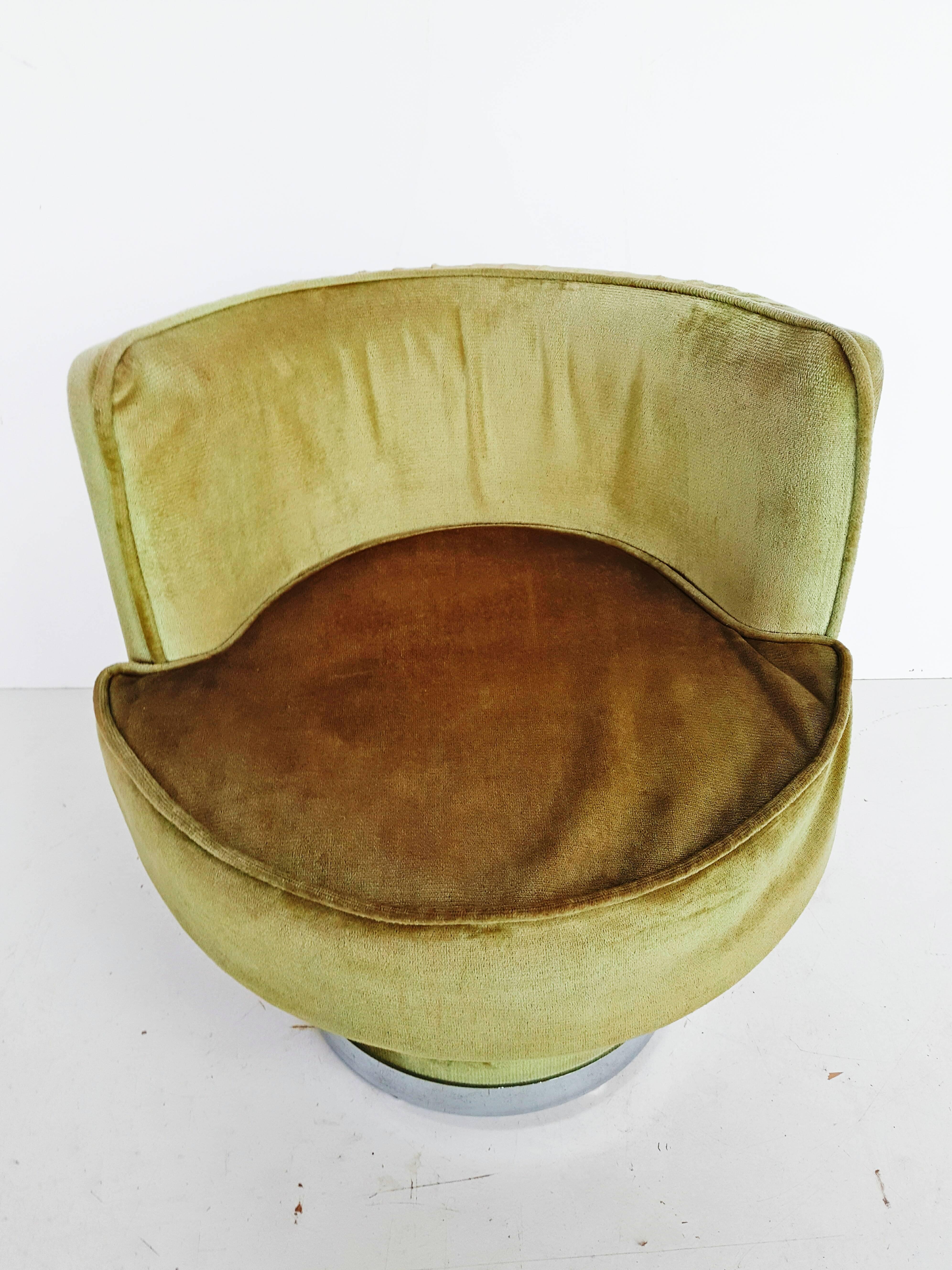 French Pouf Chair in Pistachio Green Velvet, 1970s 3
