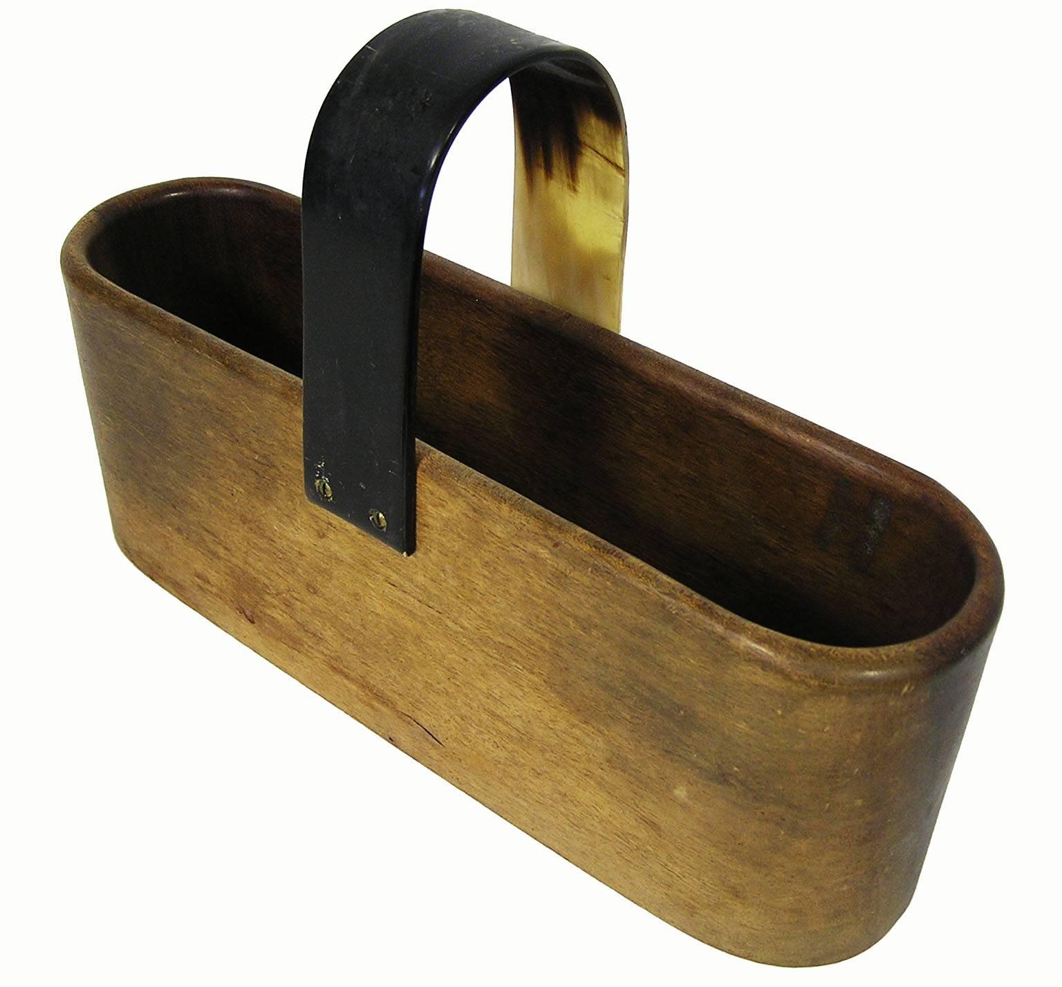 1950s Walnut Basket with Horn Handle by Carl Auböck, Austria In Good Condition In Winnipeg, Manitoba