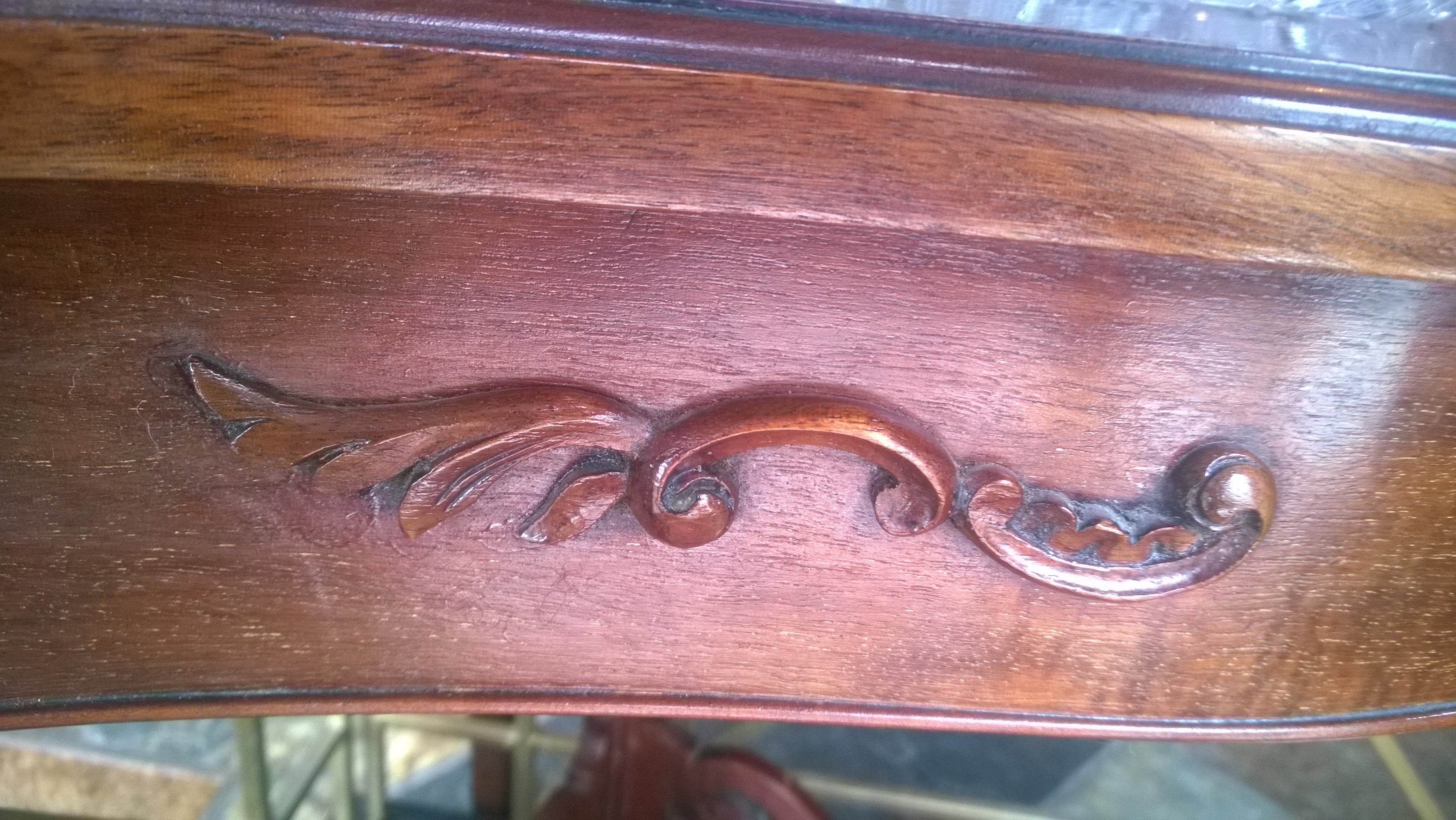 Schmaler Hoher Eckschrank