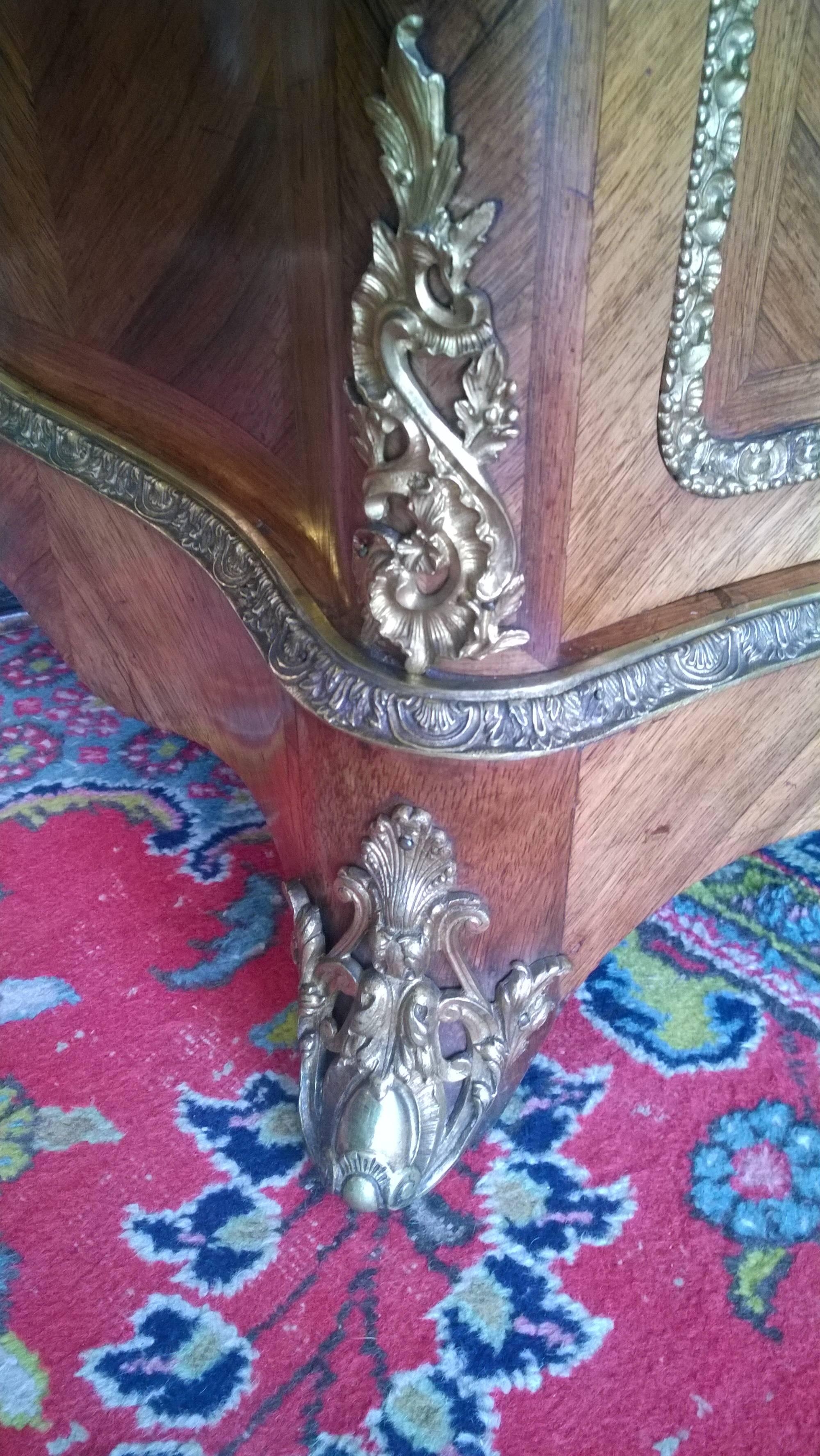 Late 19th Century French Kingwood Serpentine Salon Cabinet For Sale 3