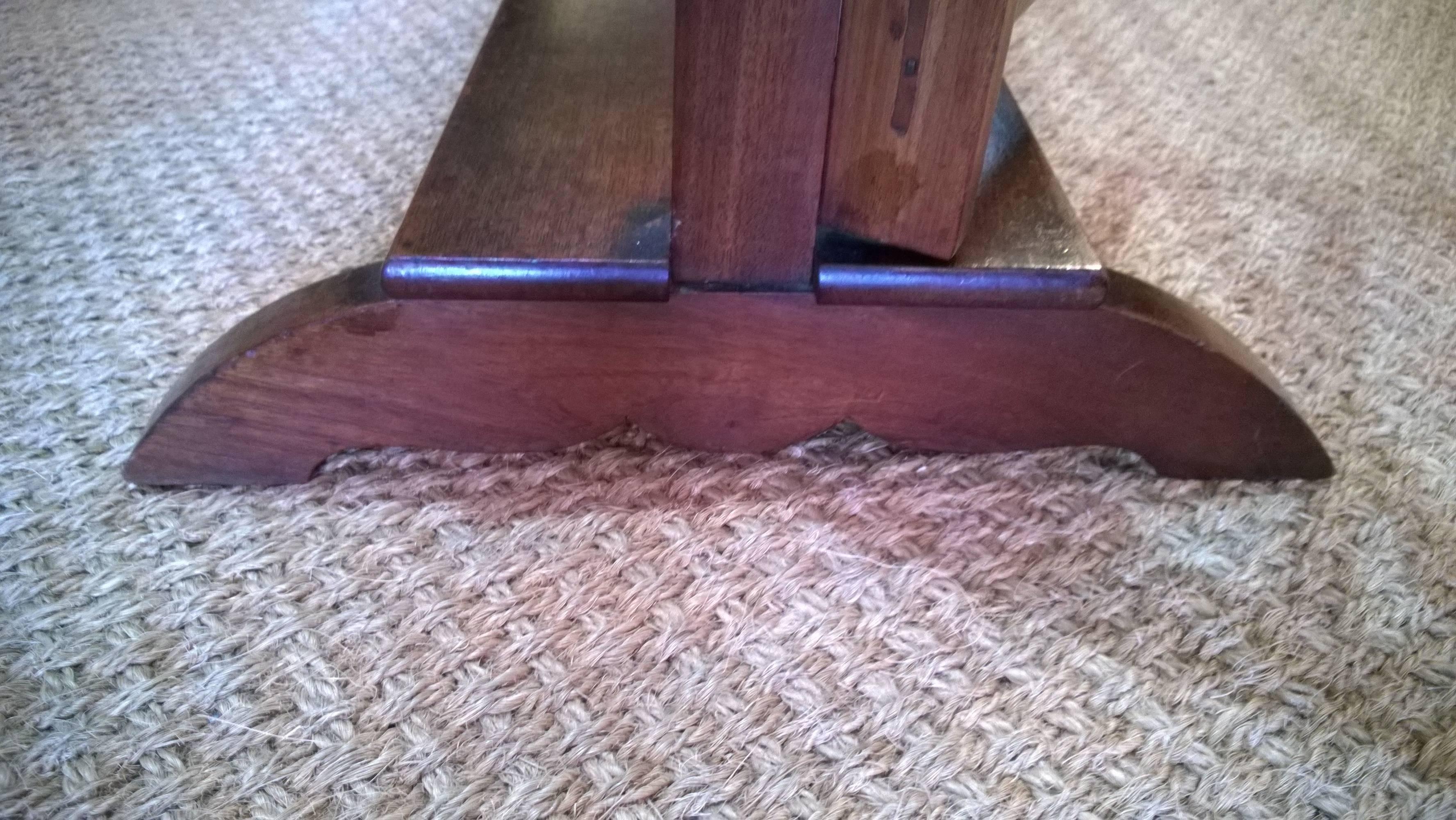 Edwardian mahogany foldable towel rail. Measures: 20