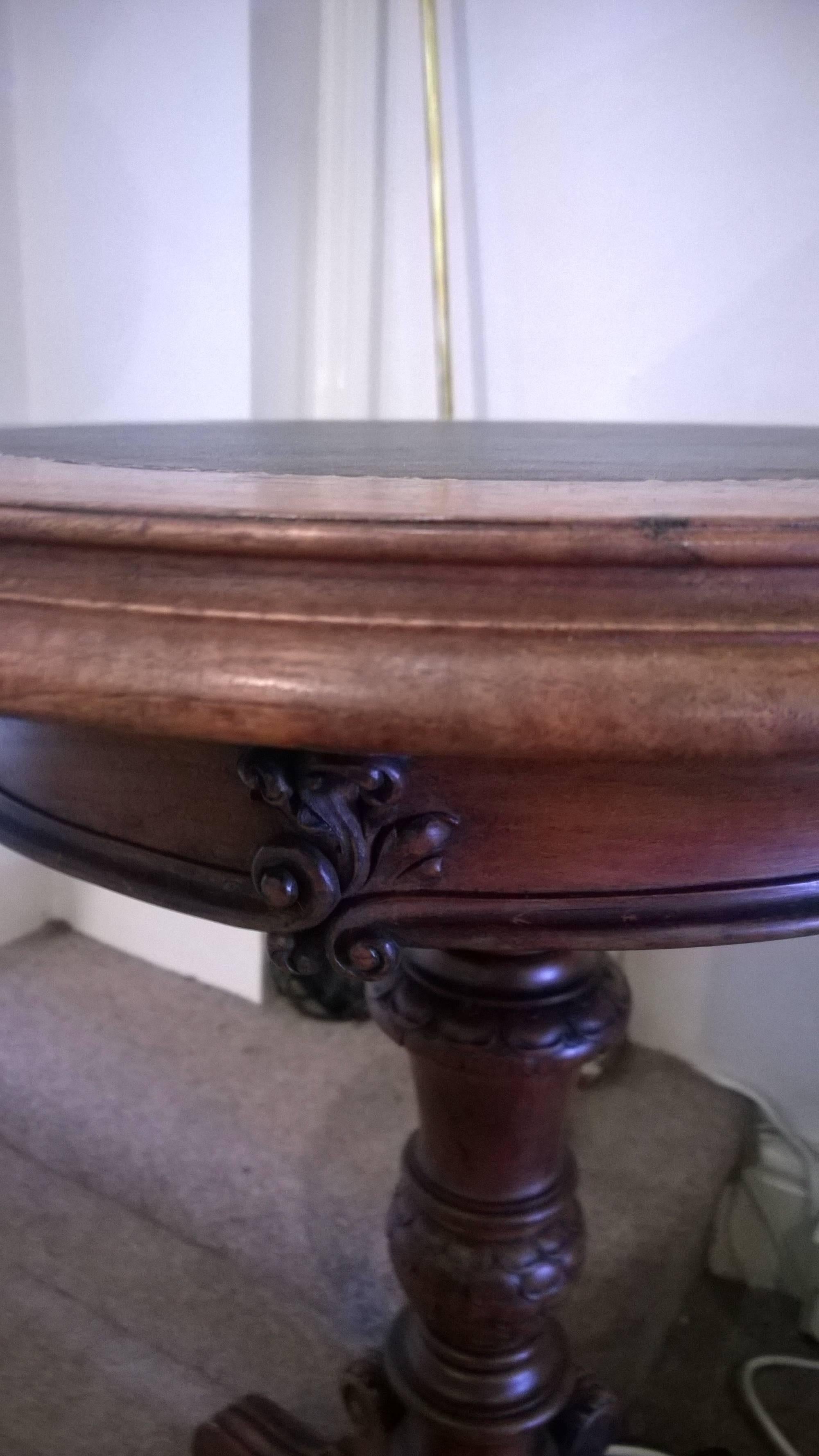 French Mid-19th Century Walnut Occasional Side Table In Excellent Condition In Altrincham, Cheshire