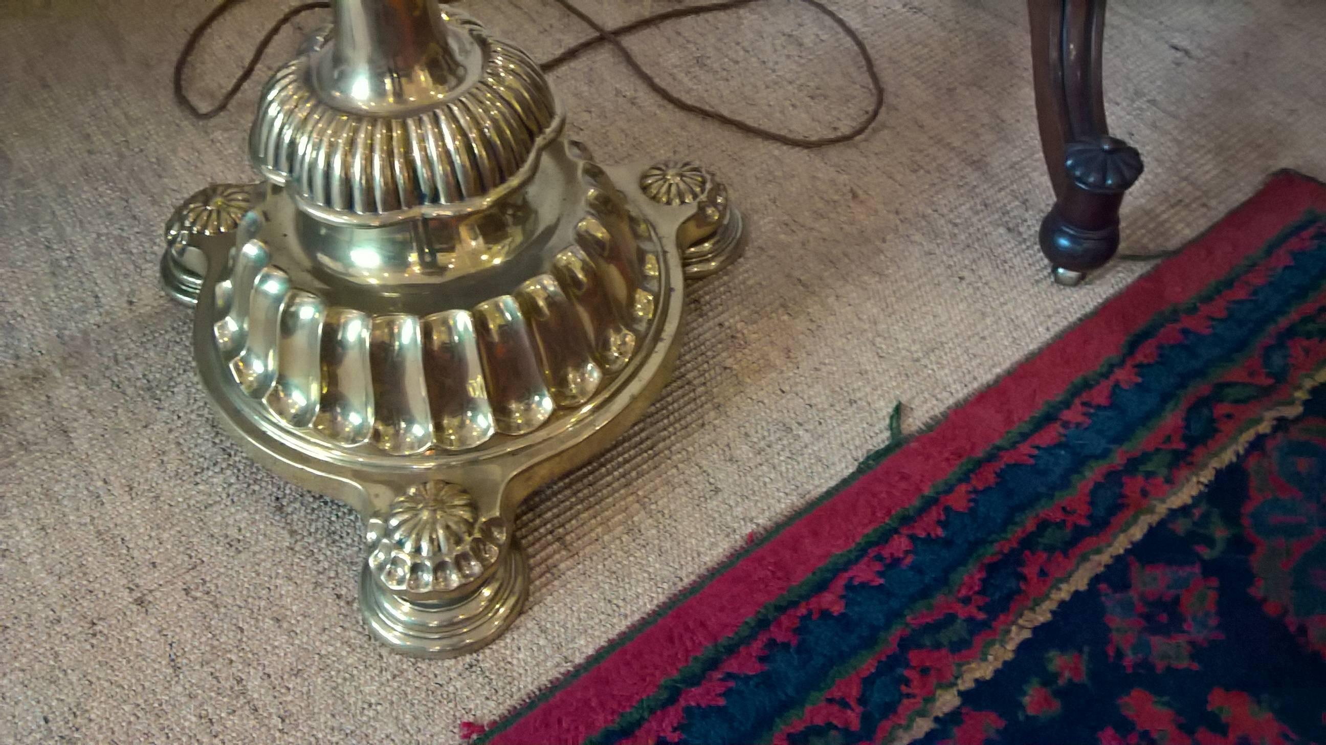 Victorian Brass Extending Telescopic Standard Oil Lamp by Messenger In Good Condition In Altrincham, Cheshire