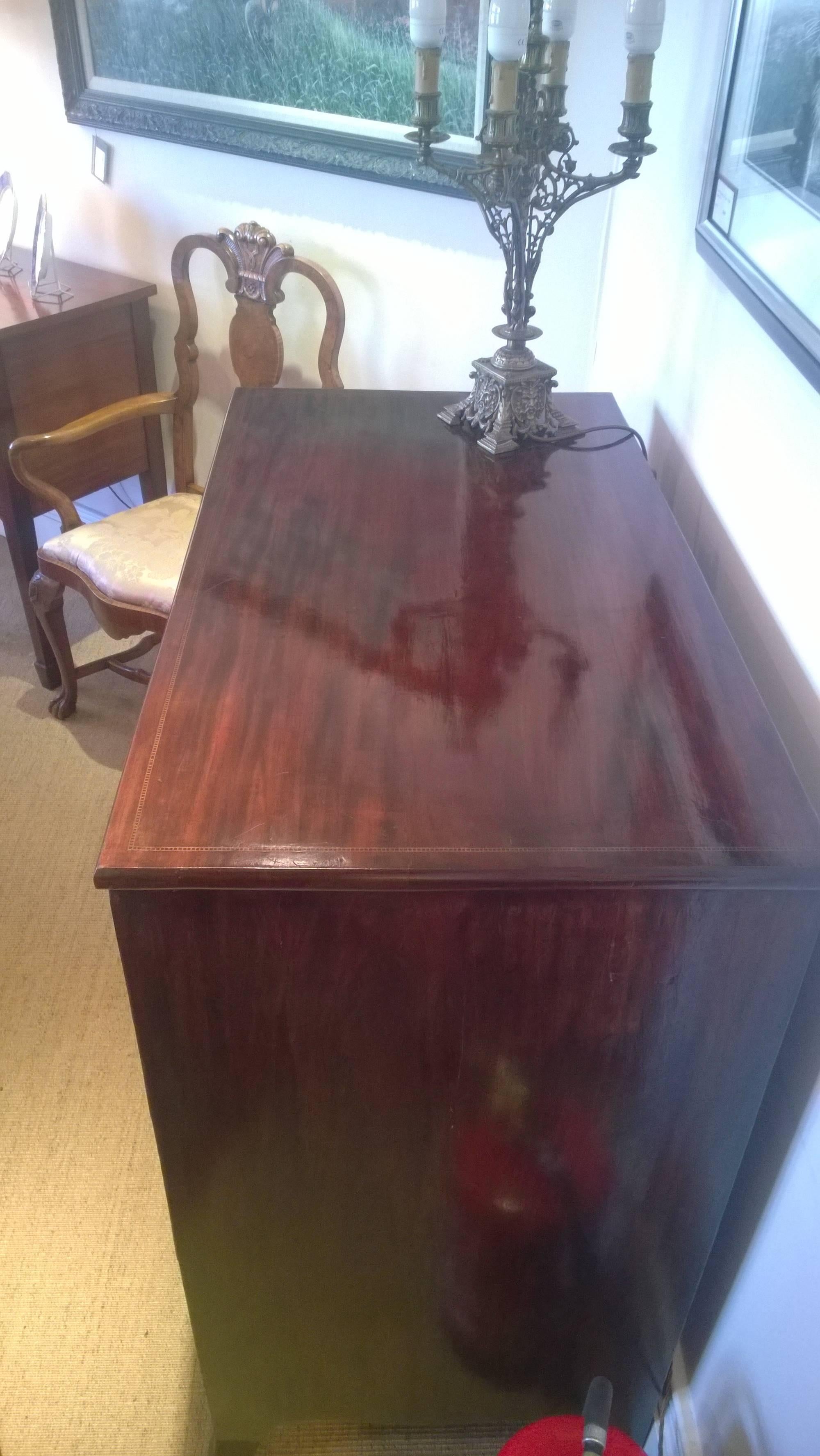 George III Late Georgian Mahogany and Satinwood Inlaid Crossbanded Chest of Drawers For Sale