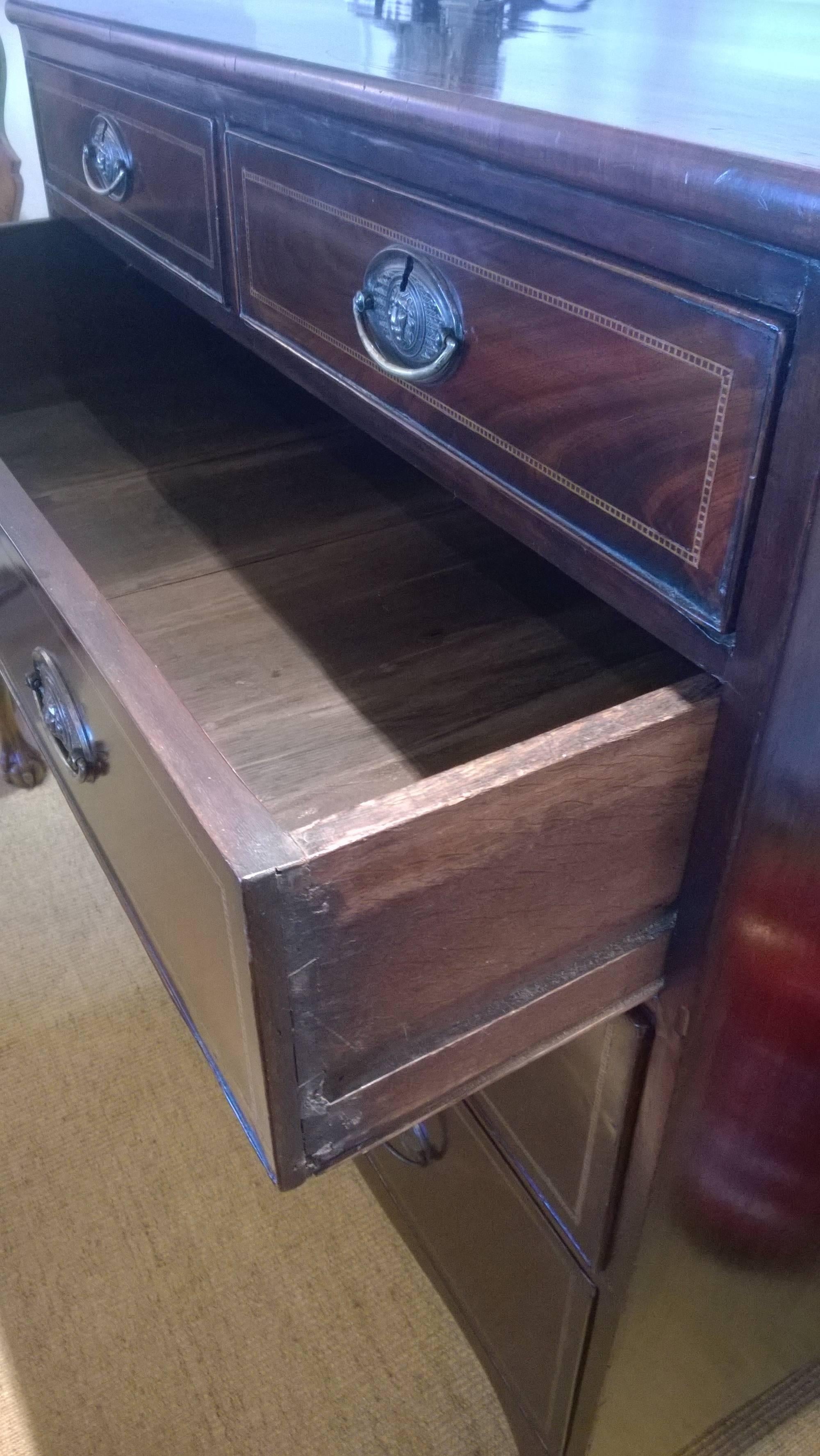 Late Georgian Mahogany and Satinwood Inlaid Crossbanded Chest of Drawers In Good Condition For Sale In Altrincham, Cheshire