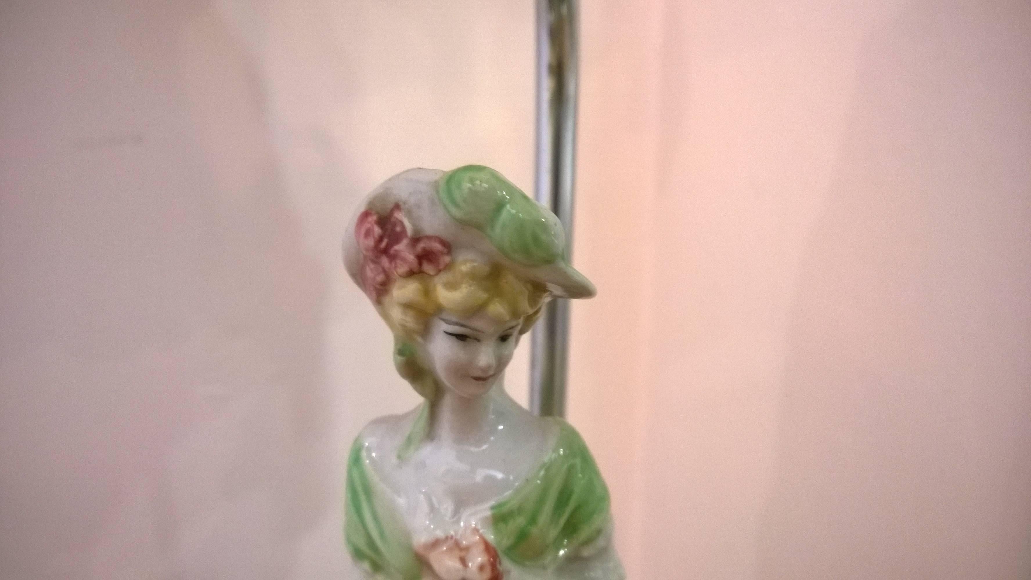 English Art Deco Table Light with Porcelain Figurine of a Lady For Sale