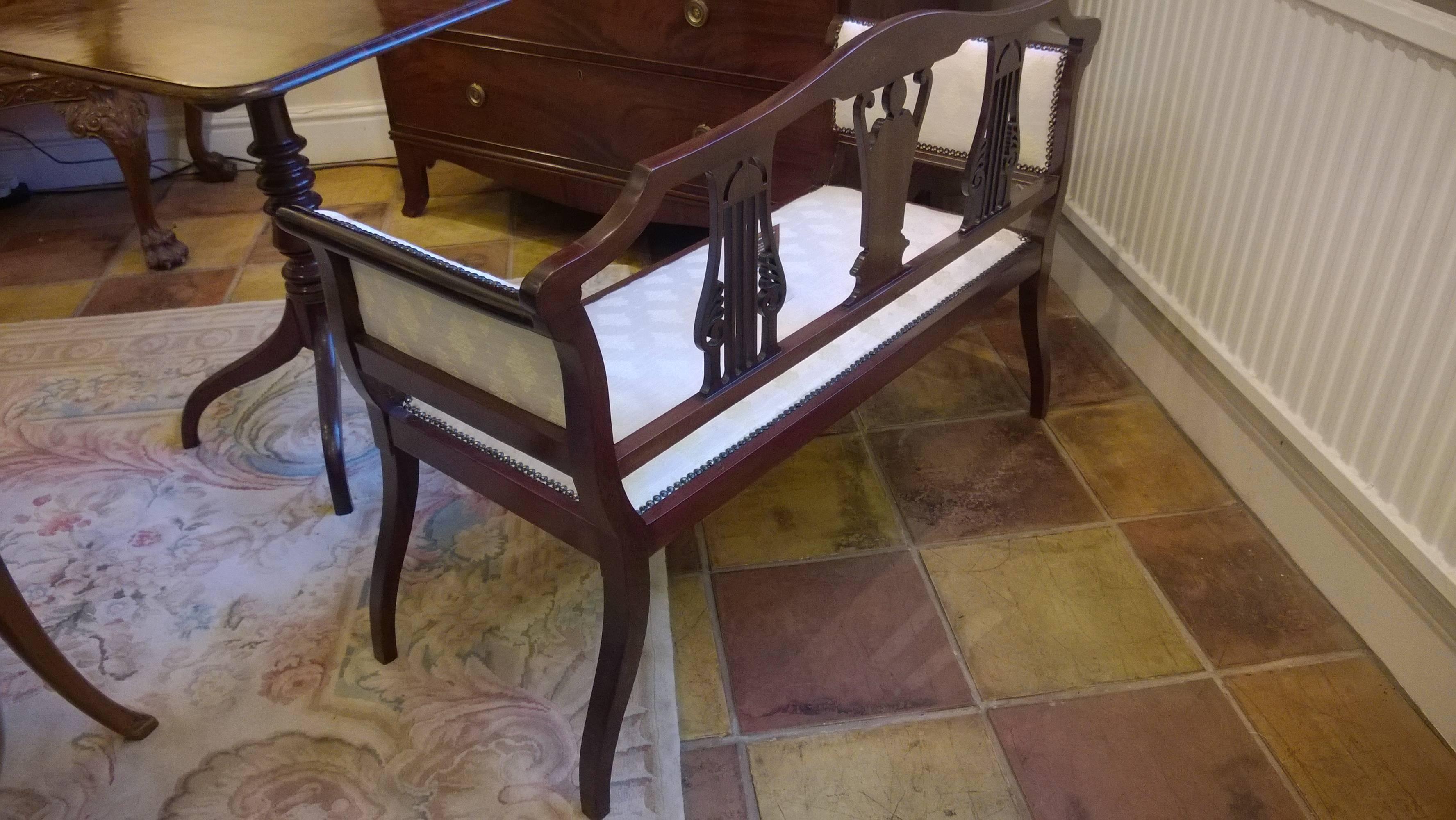 Edwardian Inlaid Mahogany Two-Seat Settee In Excellent Condition In Altrincham, Cheshire